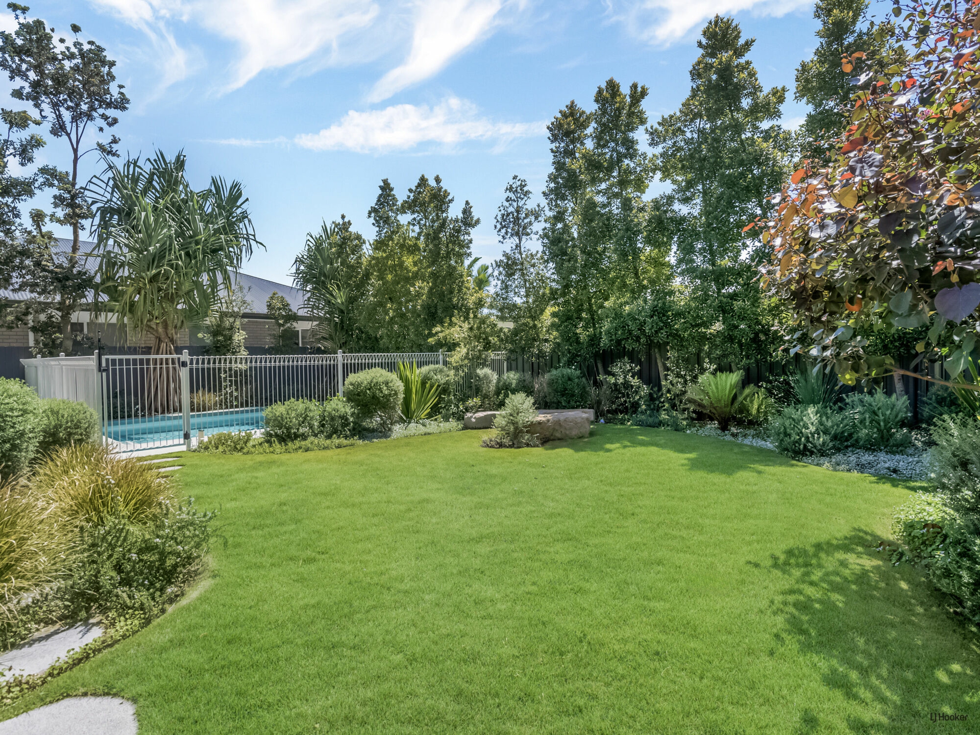 24 Bluejay Street, BURLEIGH WATERS