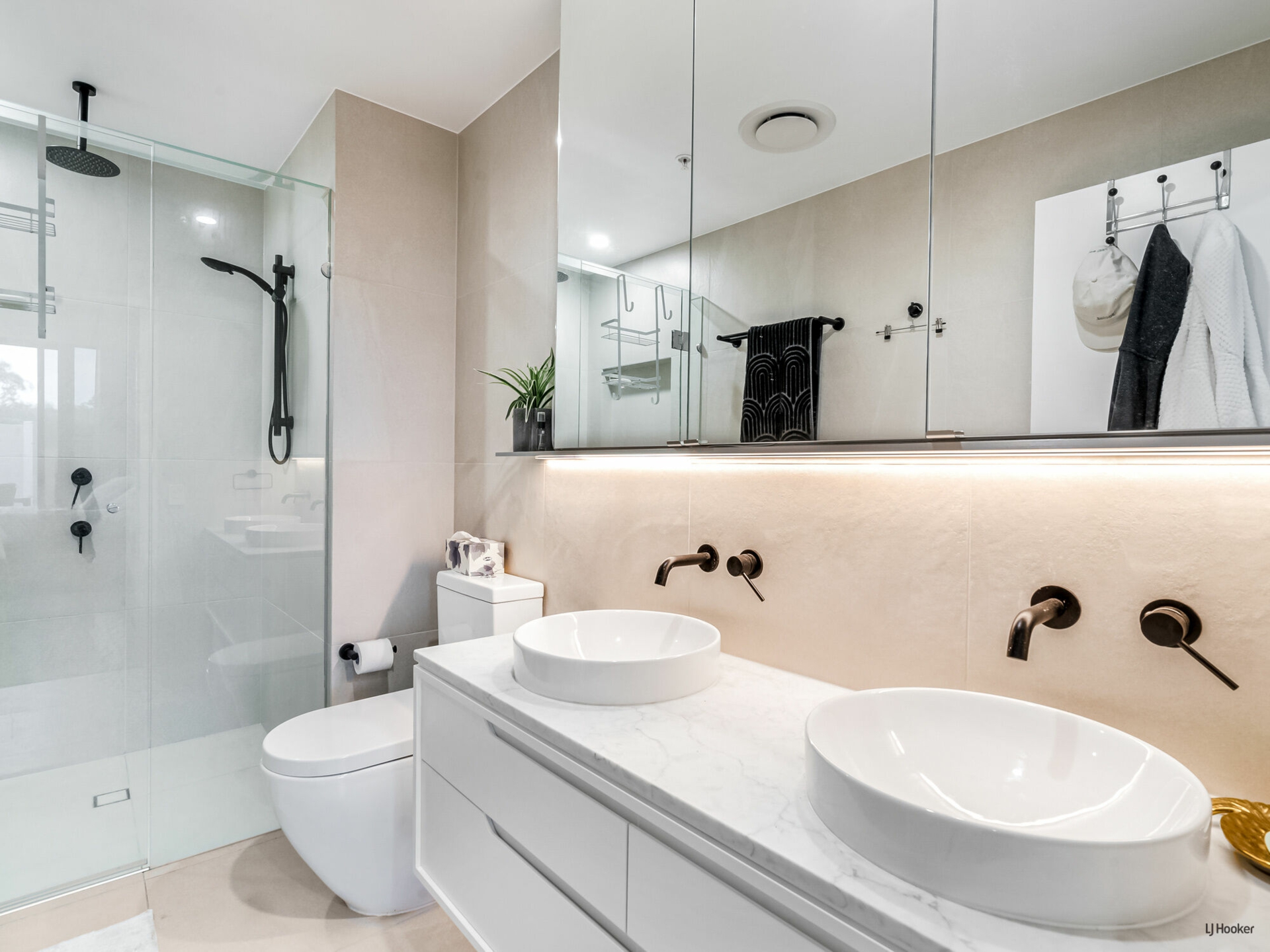 4/20 Executive Drive, BURLEIGH WATERS