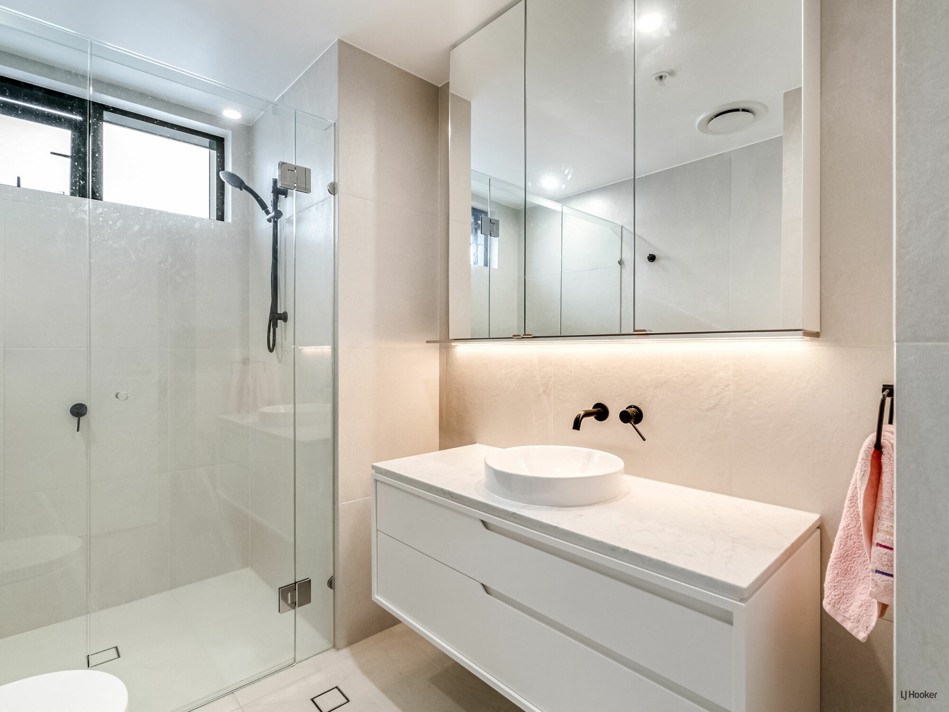4/20 Executive Drive, BURLEIGH WATERS