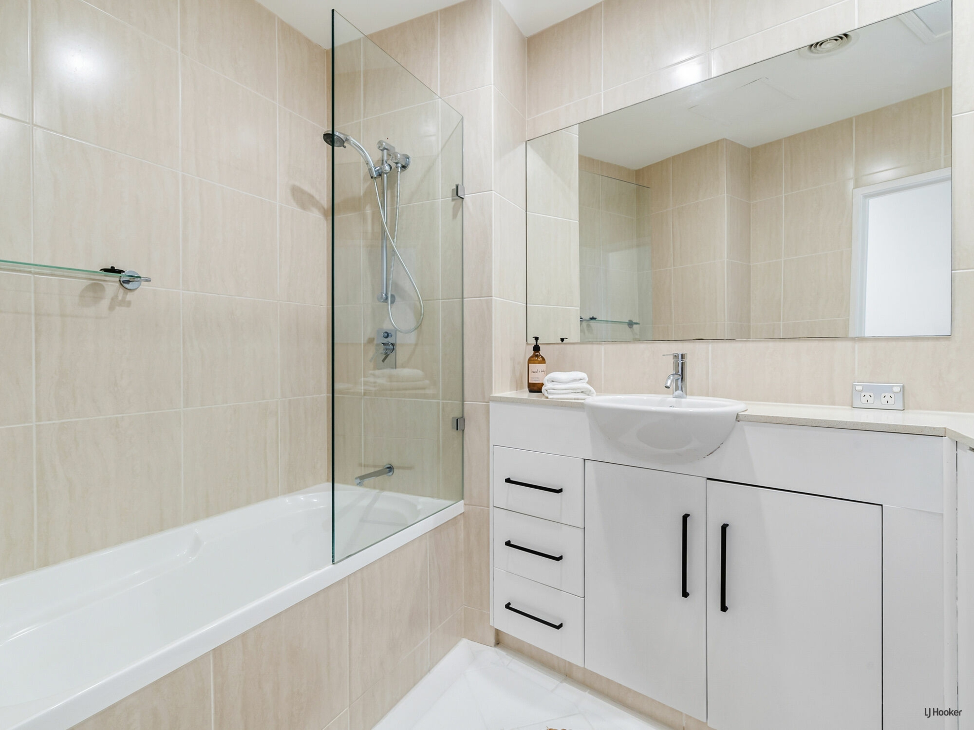 16/479-483 Golden Four Drive, TUGUN