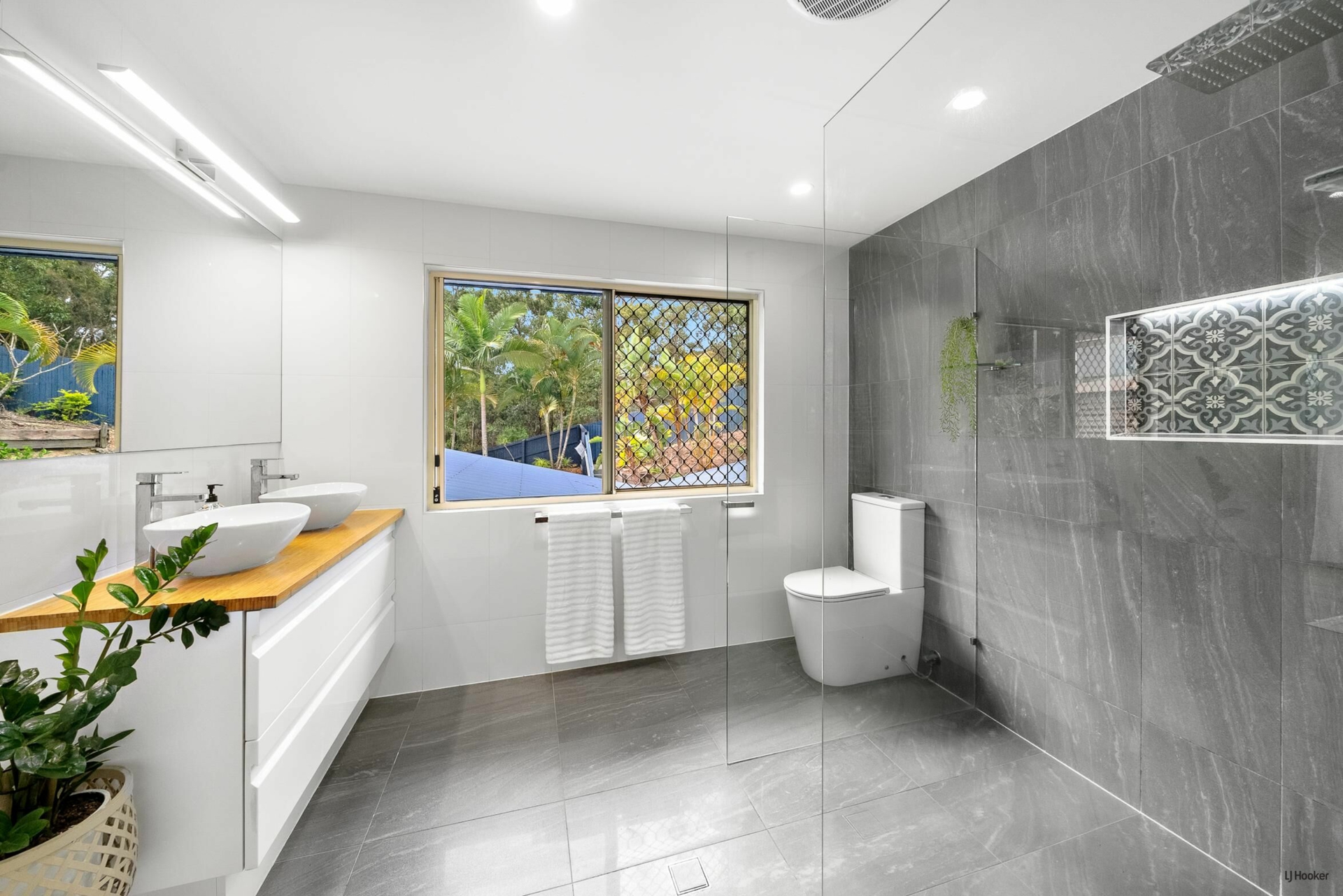 7 Ajax Court, CURRUMBIN WATERS