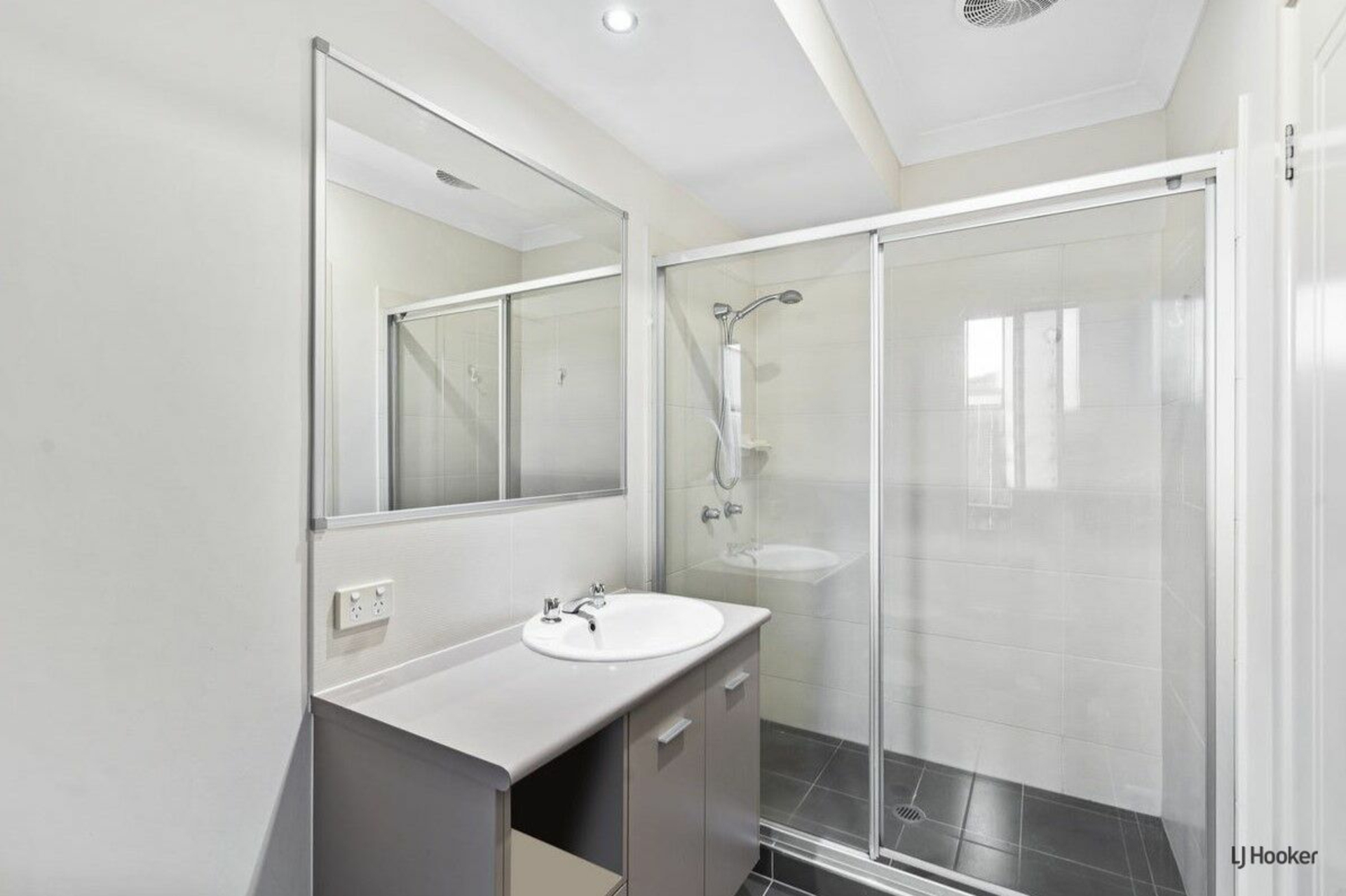7B Spindrift Court, BURLEIGH WATERS