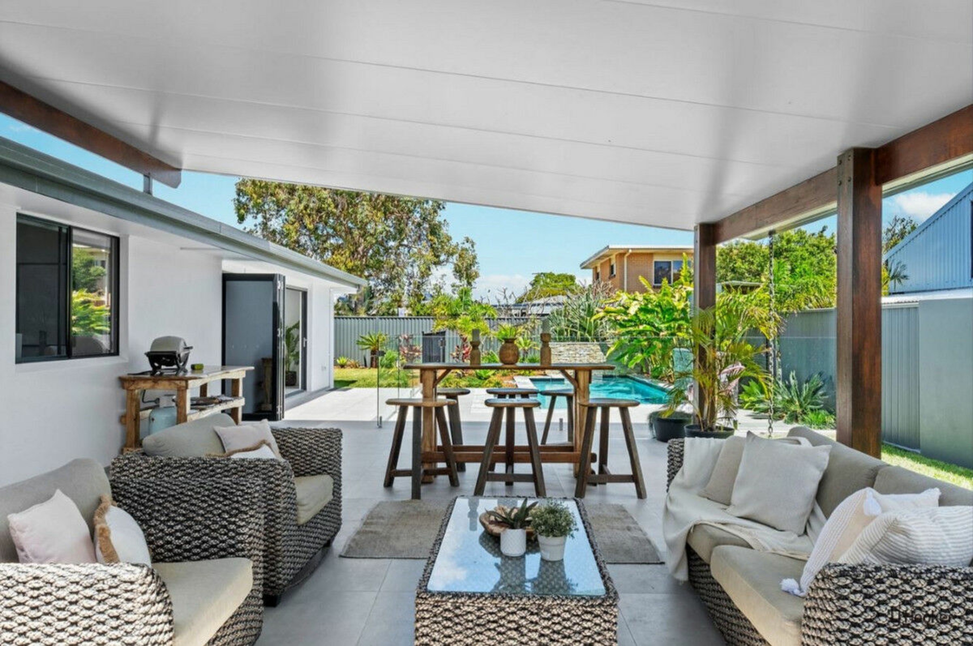 10 Curlew Crescent, BURLEIGH WATERS