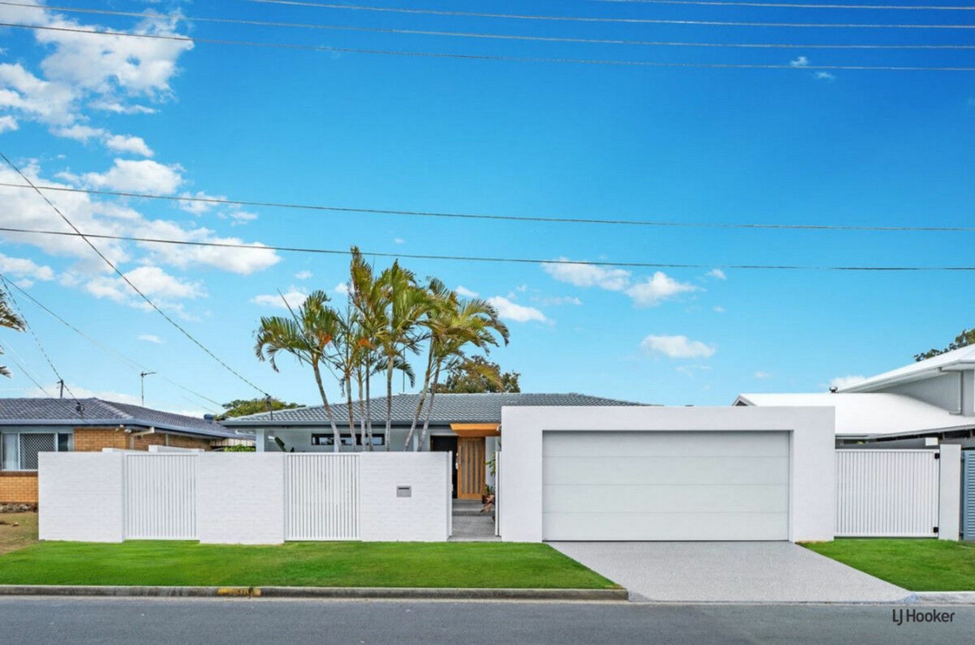 10 Curlew Crescent, BURLEIGH WATERS