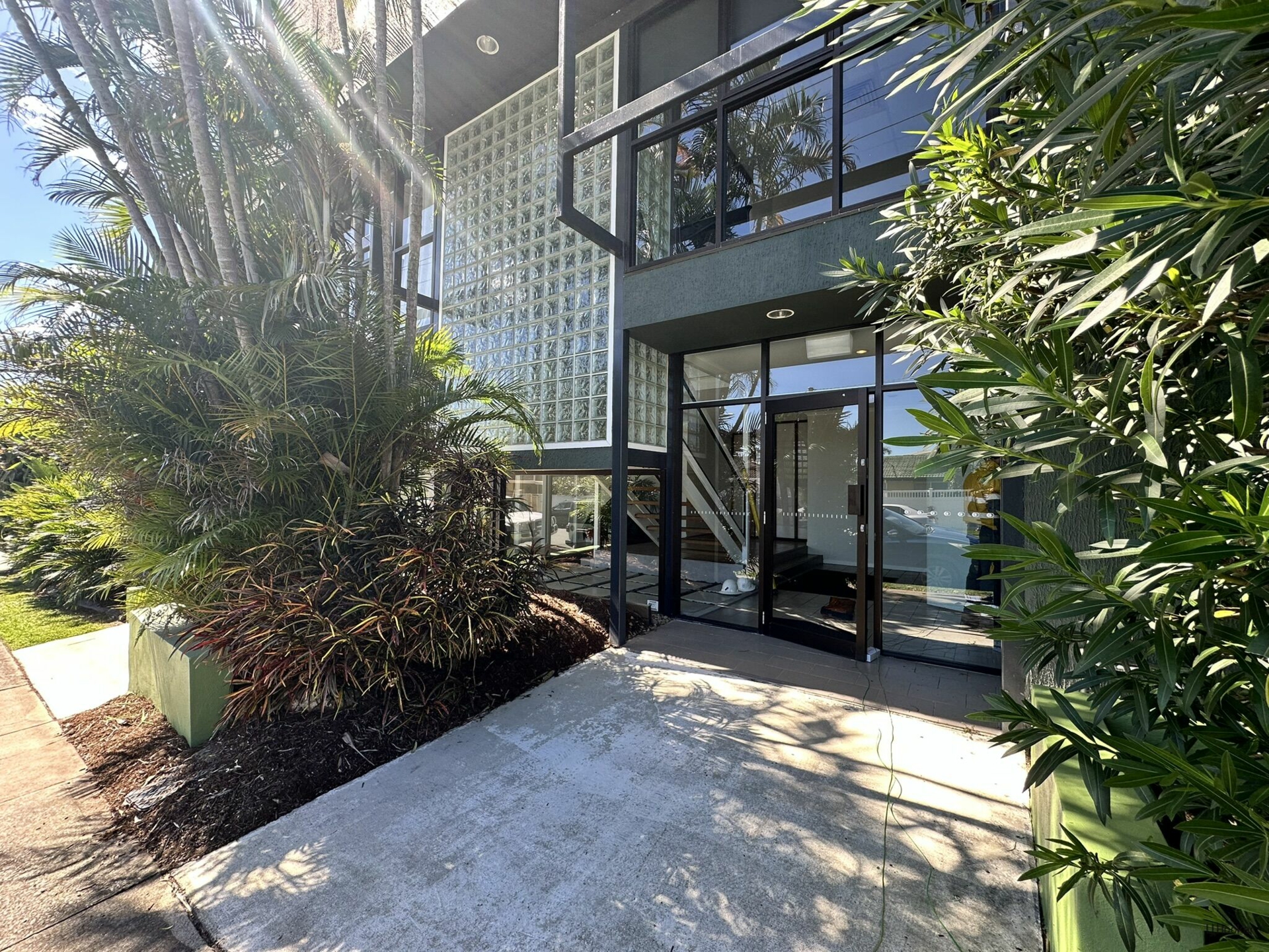 25 Lemana Lane, BURLEIGH HEADS