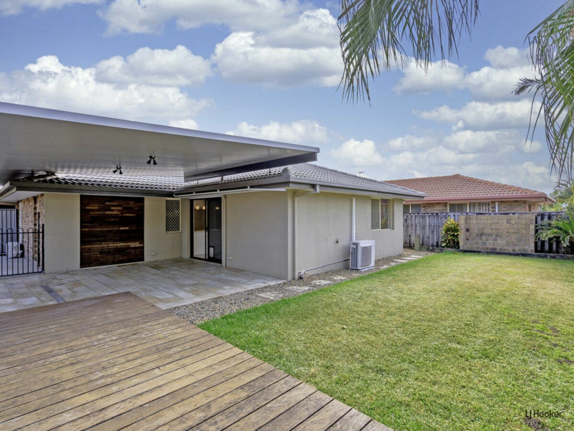 14 Montezuma Drive, BURLEIGH WATERS