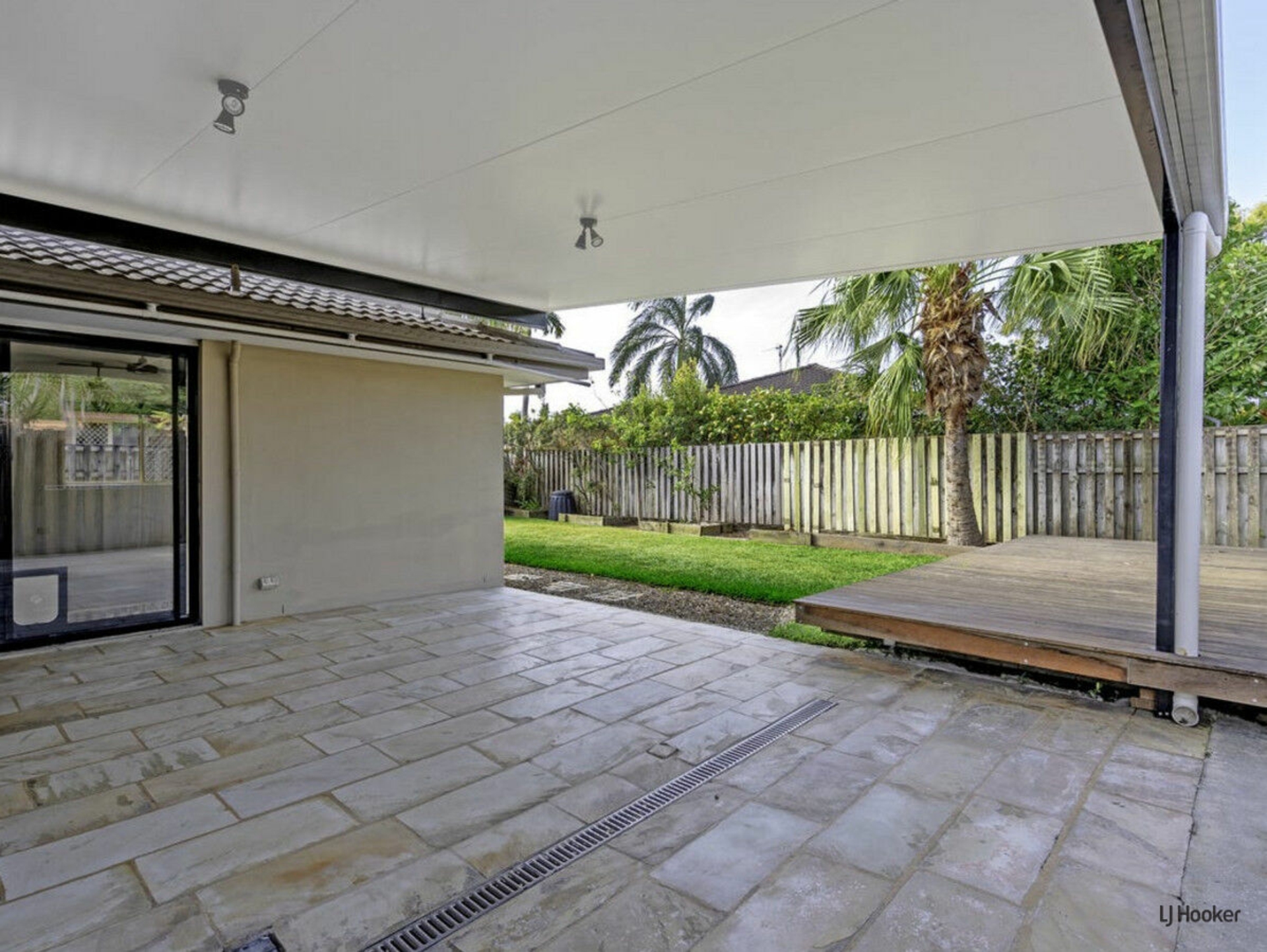 14 Montezuma Drive, BURLEIGH WATERS