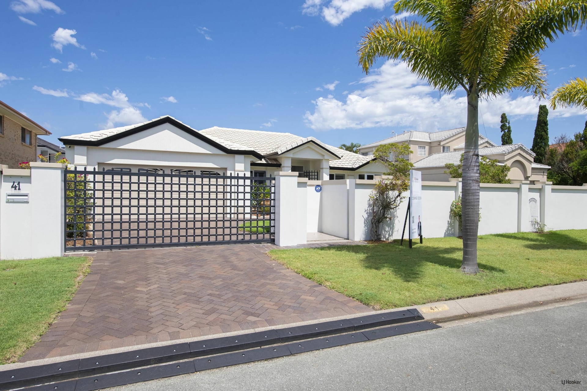 41 Deborah Avenue, BENOWA WATERS