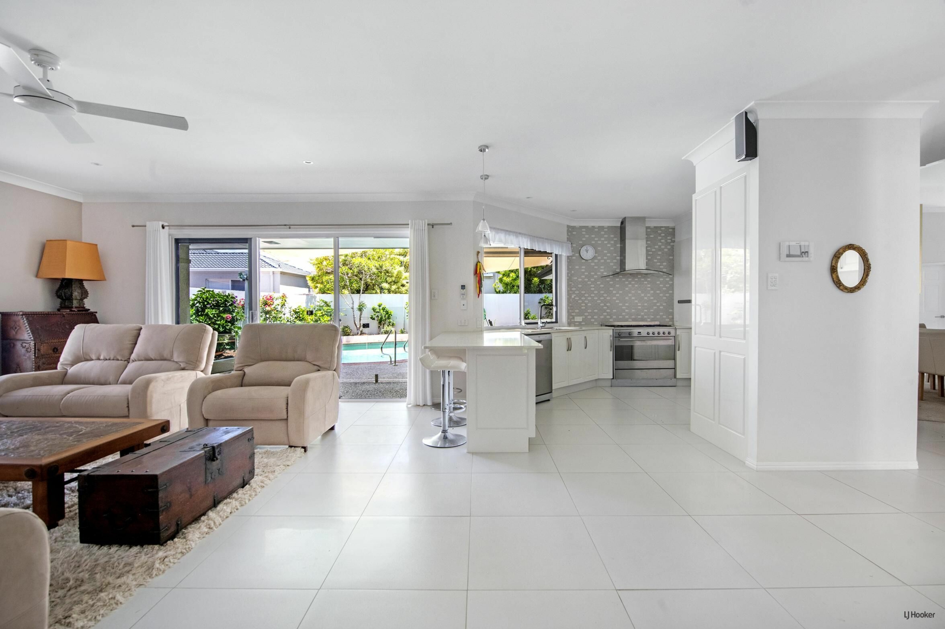 41 Deborah Avenue, BENOWA WATERS
