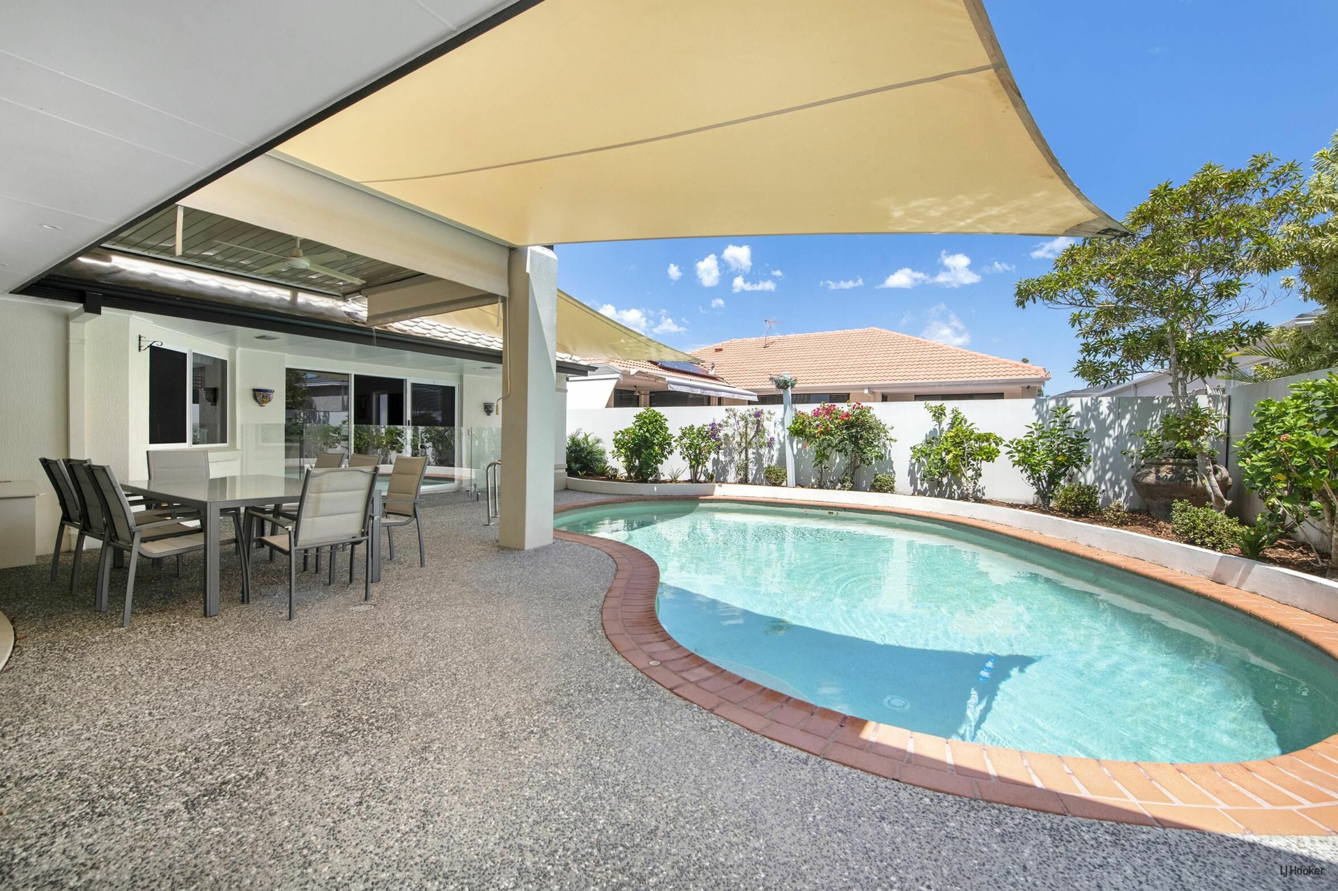 41 Deborah Avenue, BENOWA WATERS