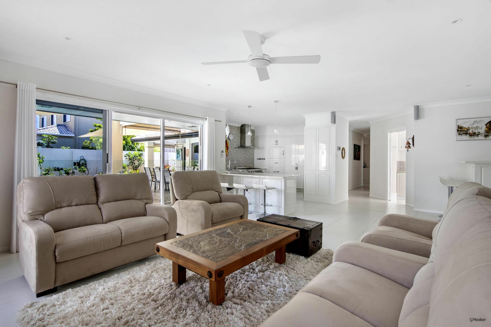 41 Deborah Avenue, BENOWA WATERS