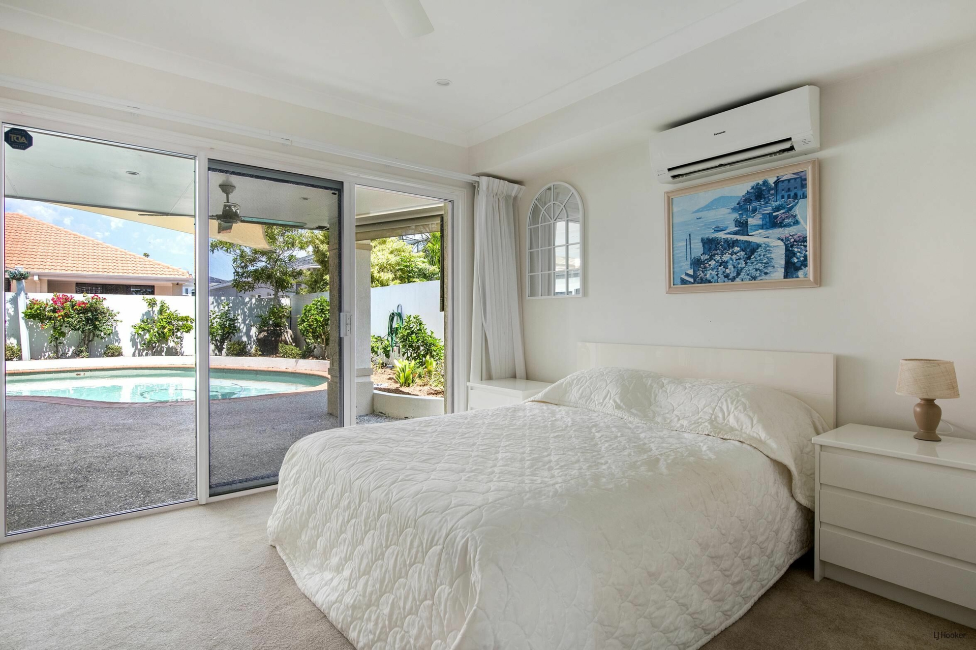 41 Deborah Avenue, BENOWA WATERS