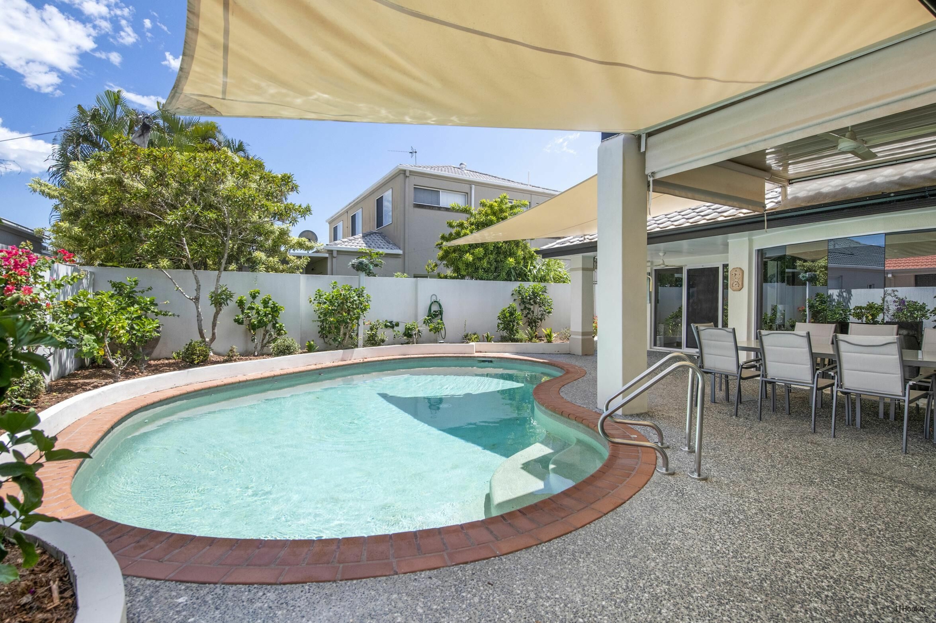 41 Deborah Avenue, BENOWA WATERS