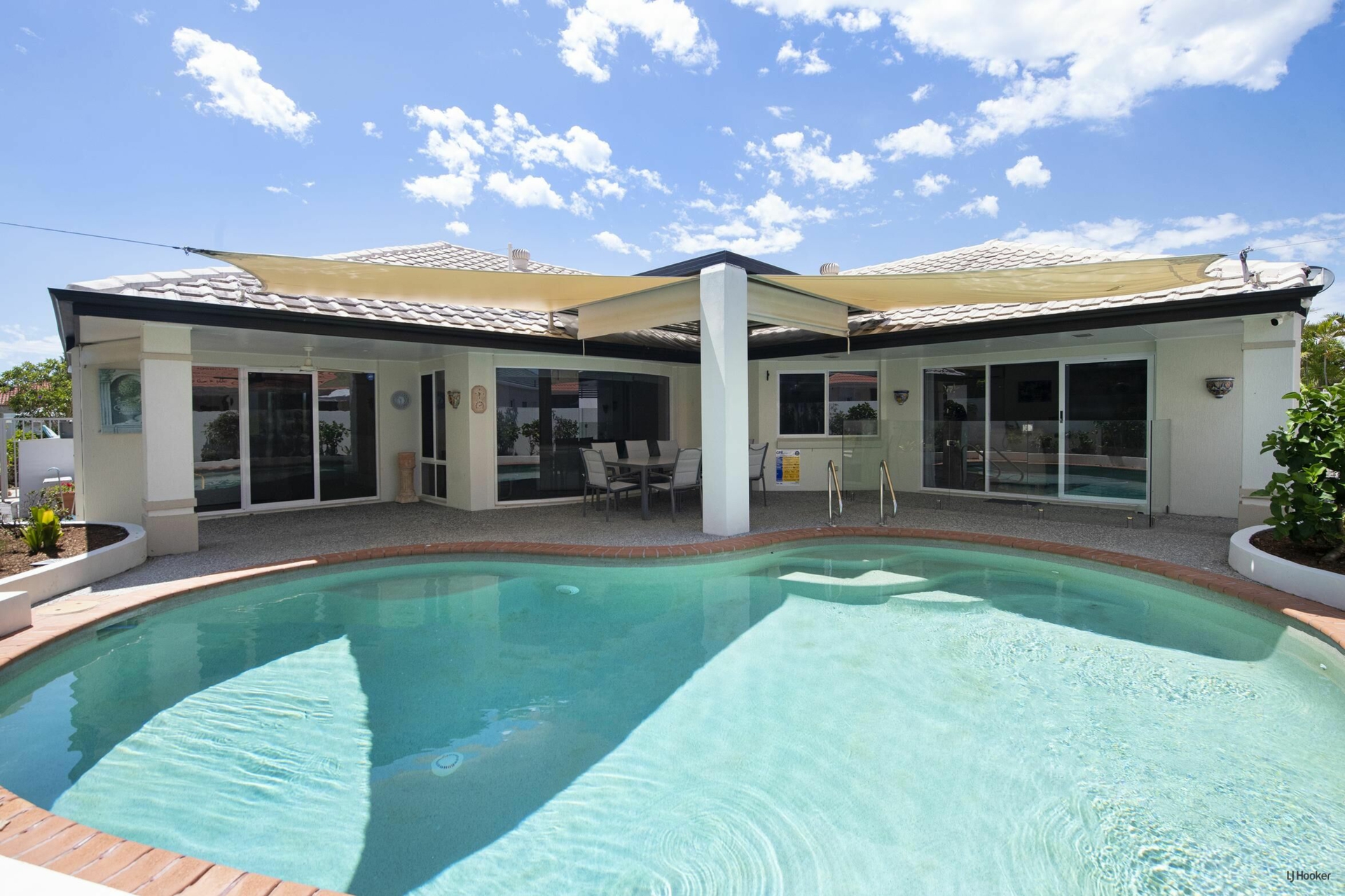 41 Deborah Avenue, BENOWA WATERS