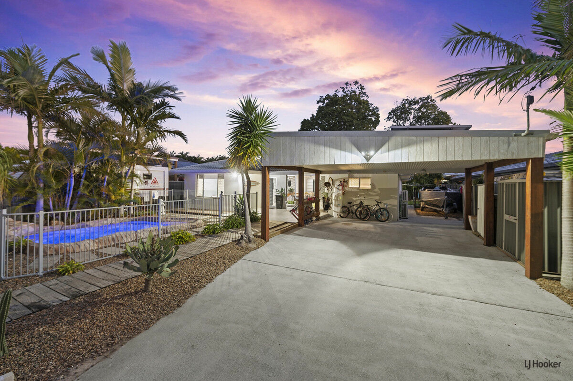 167 Mallawa Drive, PALM BEACH