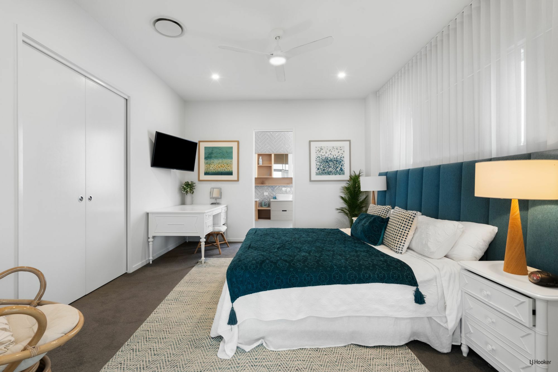 5/4 Twenty Seventh Avenue, PALM BEACH