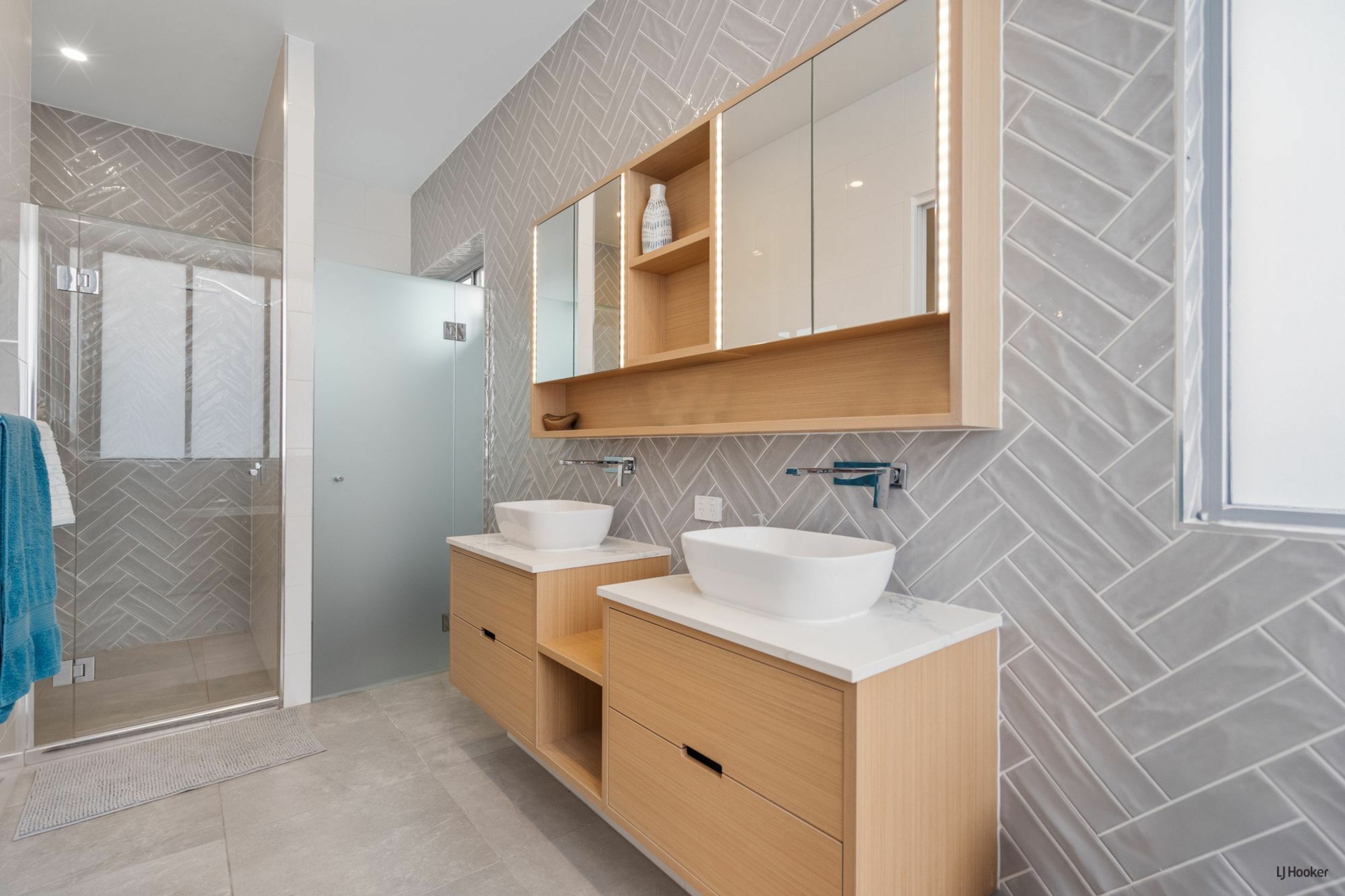 5/4 Twenty Seventh Avenue, PALM BEACH