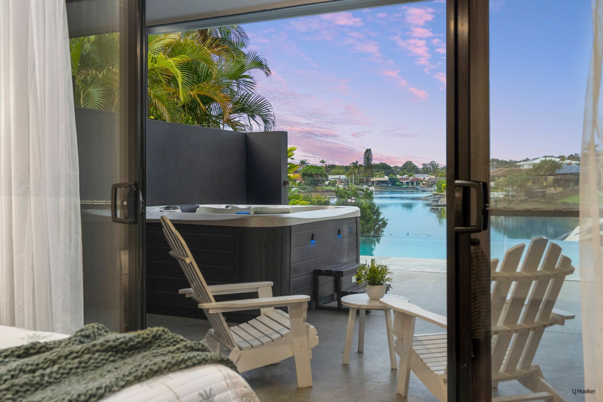21 Whitsunday Drive, CURRUMBIN WATERS