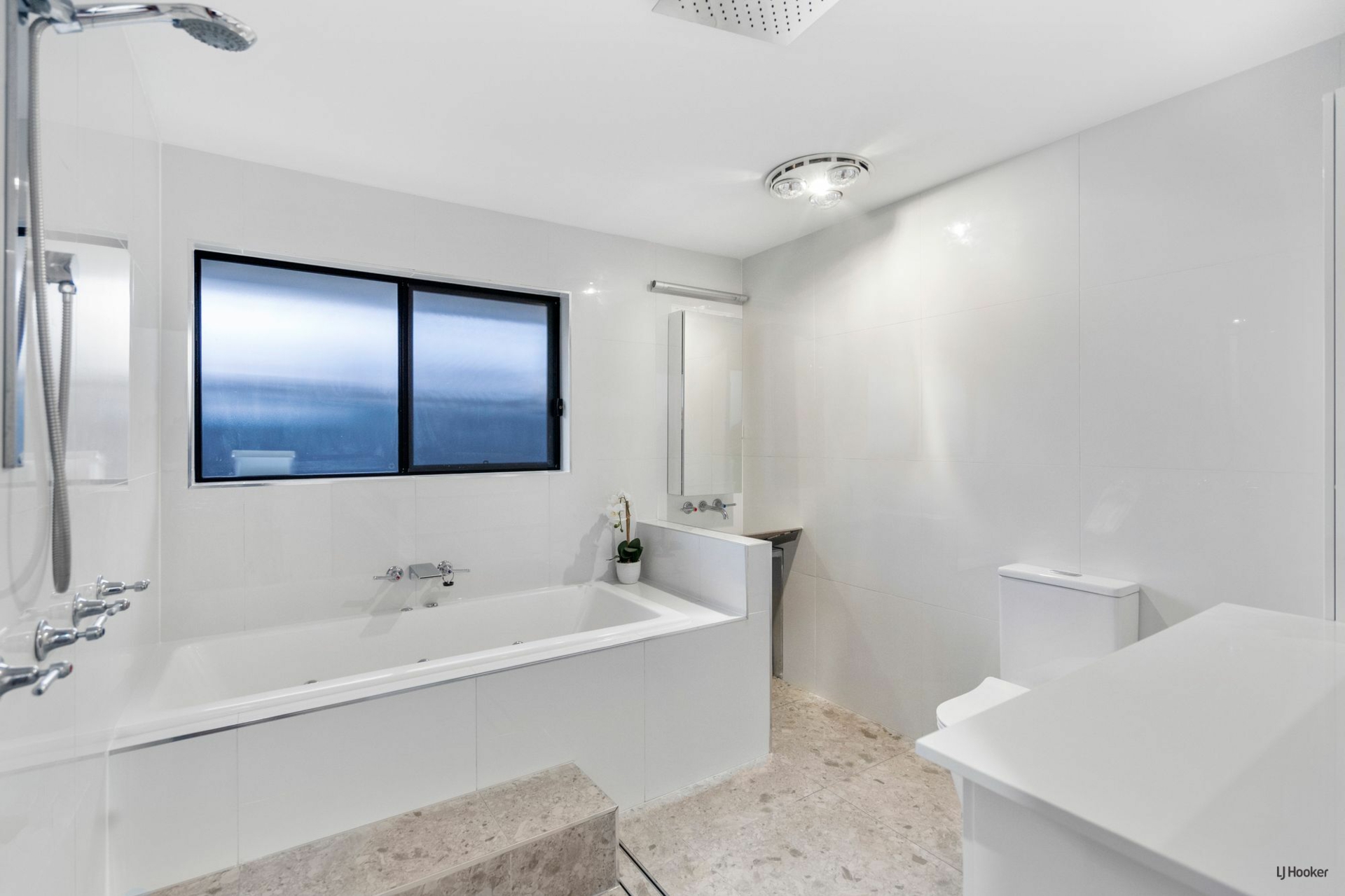 21 Whitsunday Drive, CURRUMBIN WATERS