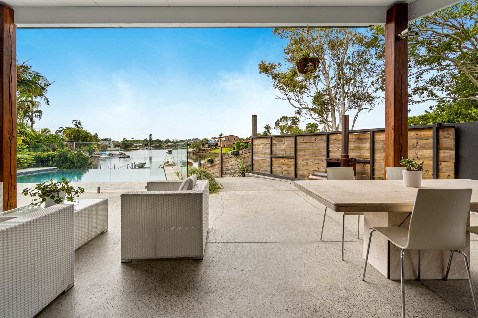 21 Whitsunday Drive, CURRUMBIN WATERS