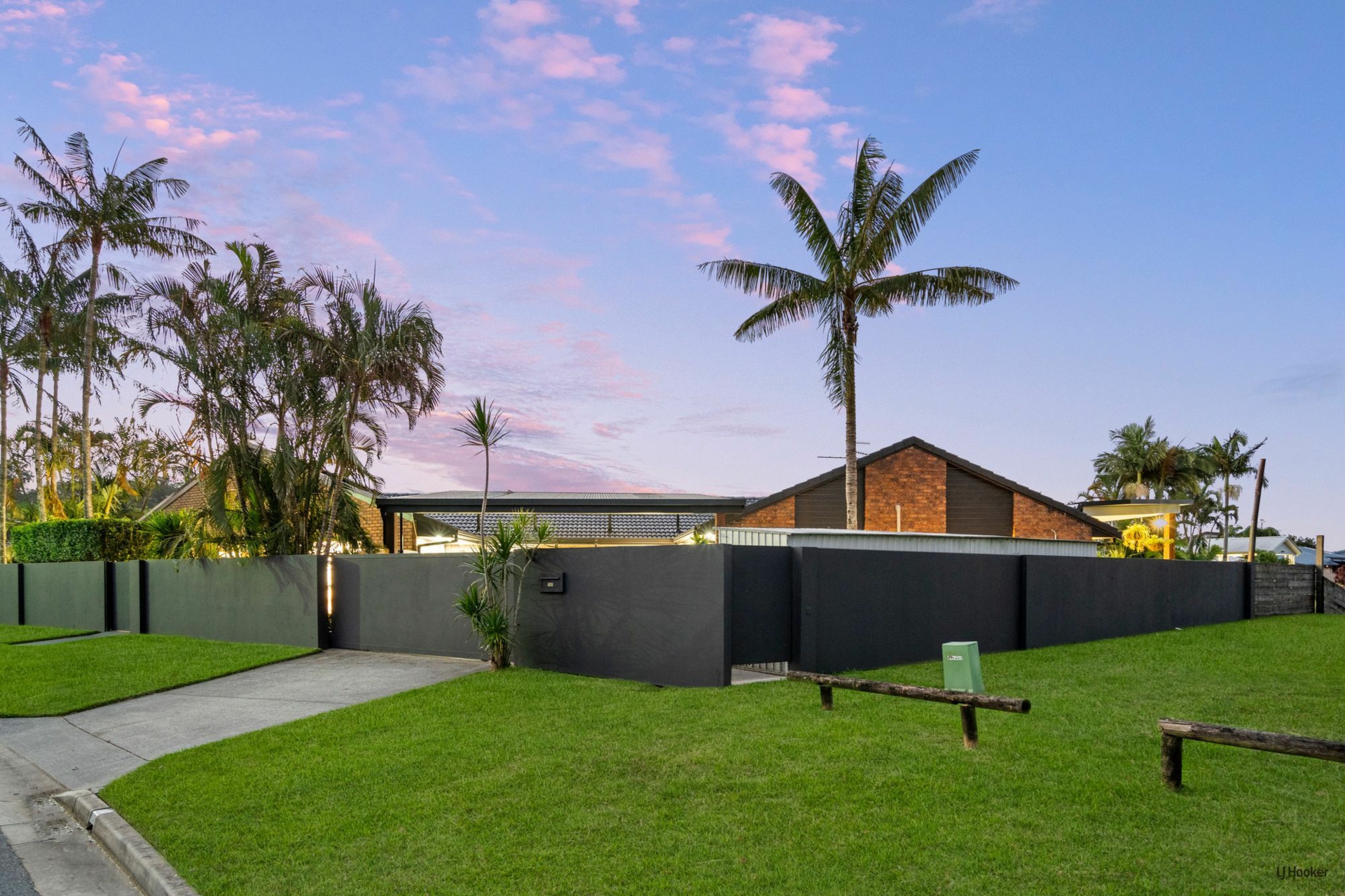 21 Whitsunday Drive, CURRUMBIN WATERS