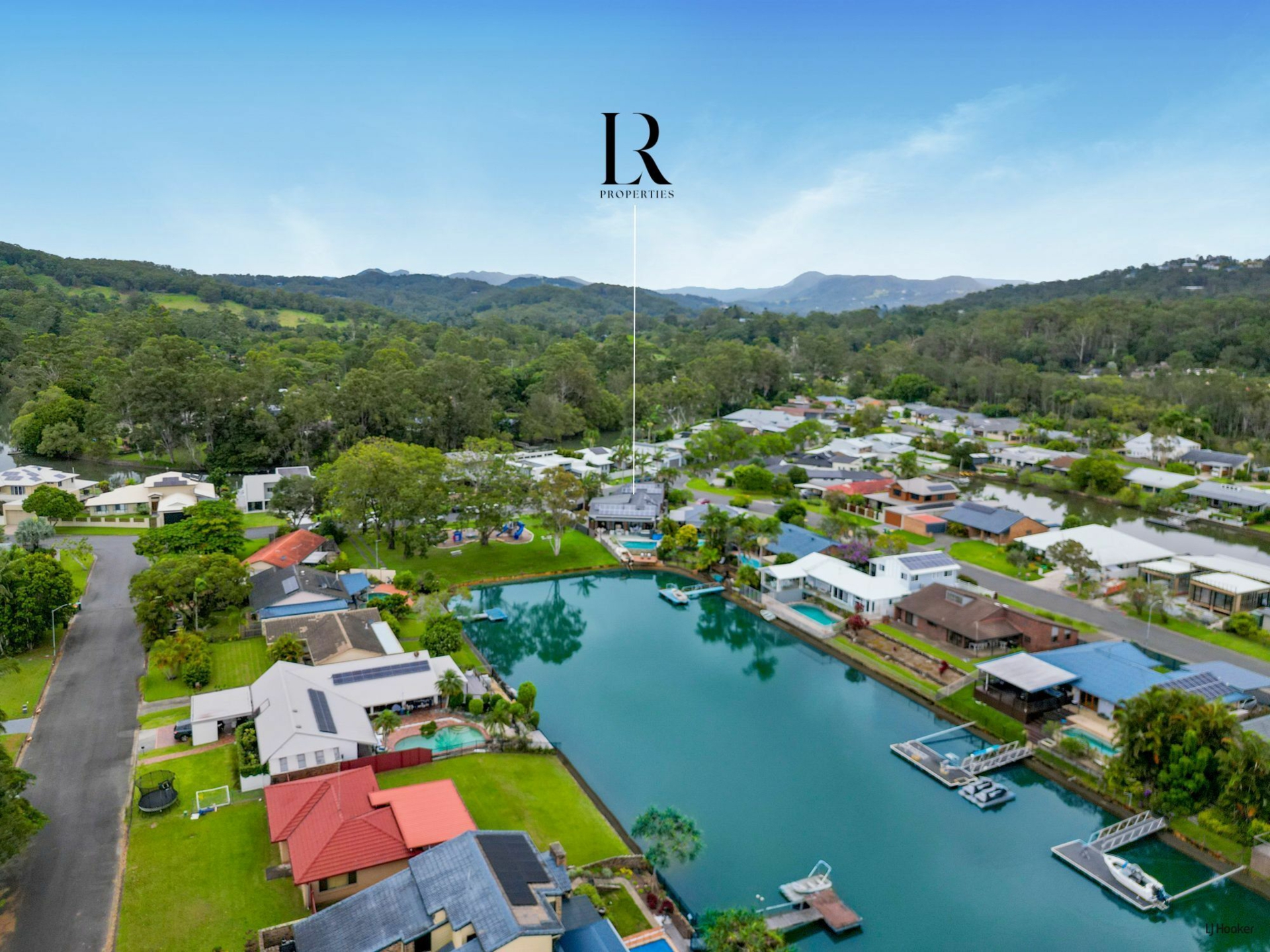 21 Whitsunday Drive, CURRUMBIN WATERS