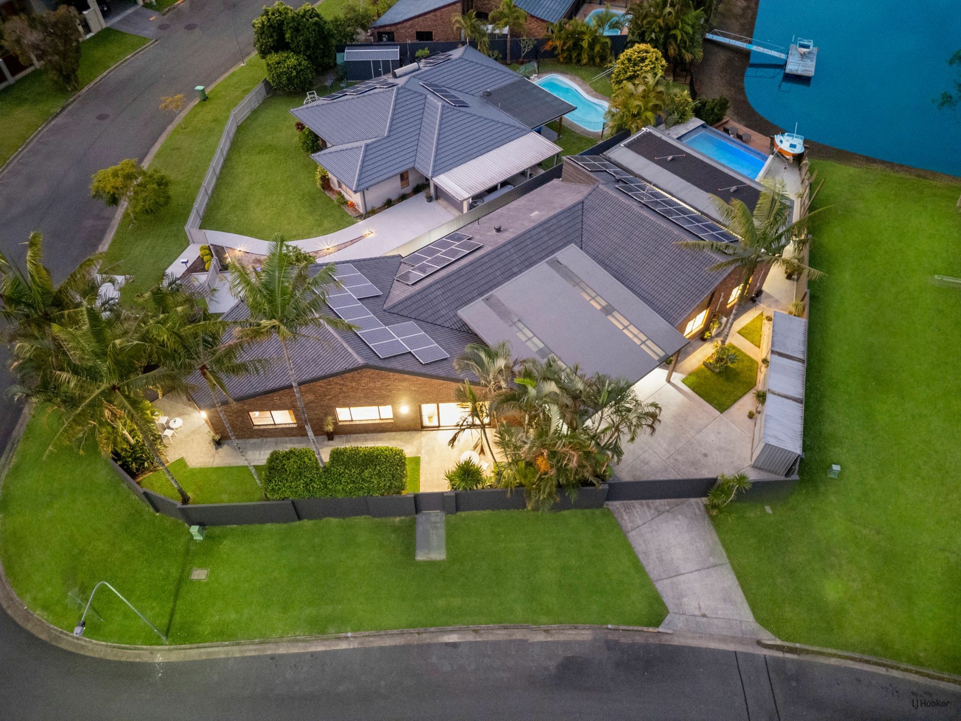 21 Whitsunday Drive, CURRUMBIN WATERS