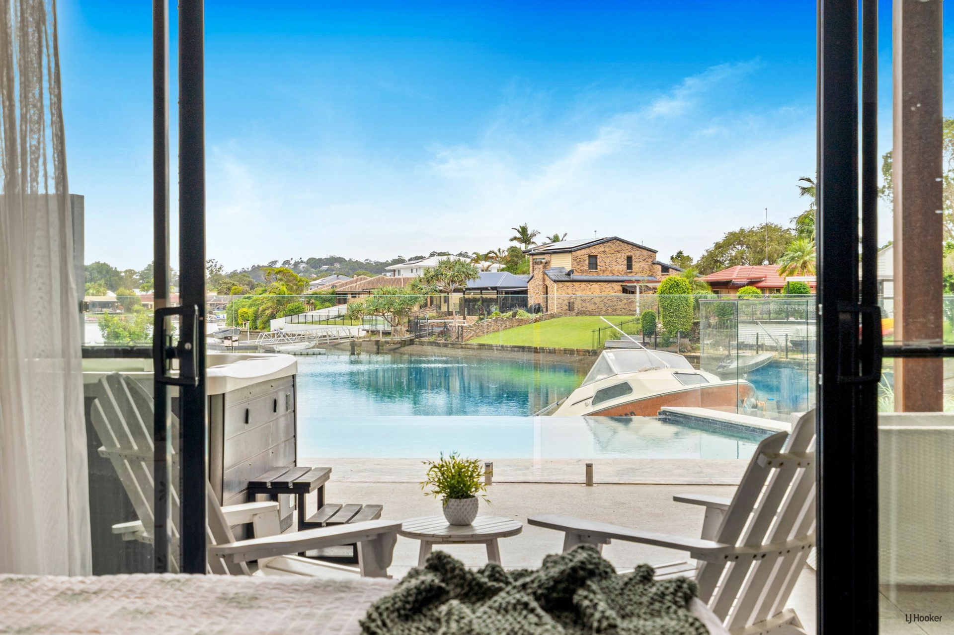 21 Whitsunday Drive, CURRUMBIN WATERS