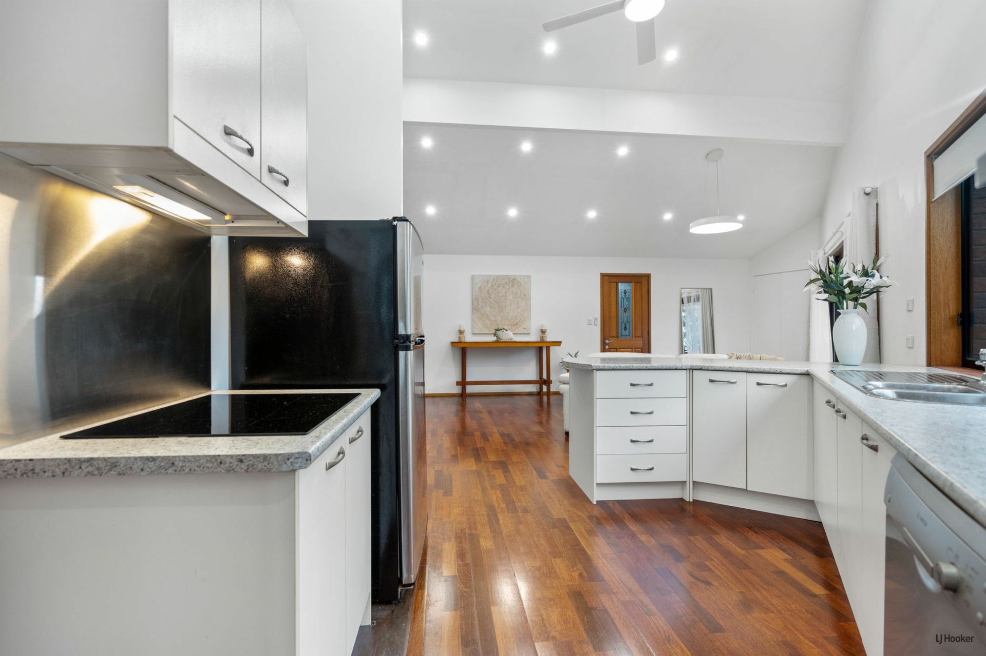 21 Whitsunday Drive, CURRUMBIN WATERS