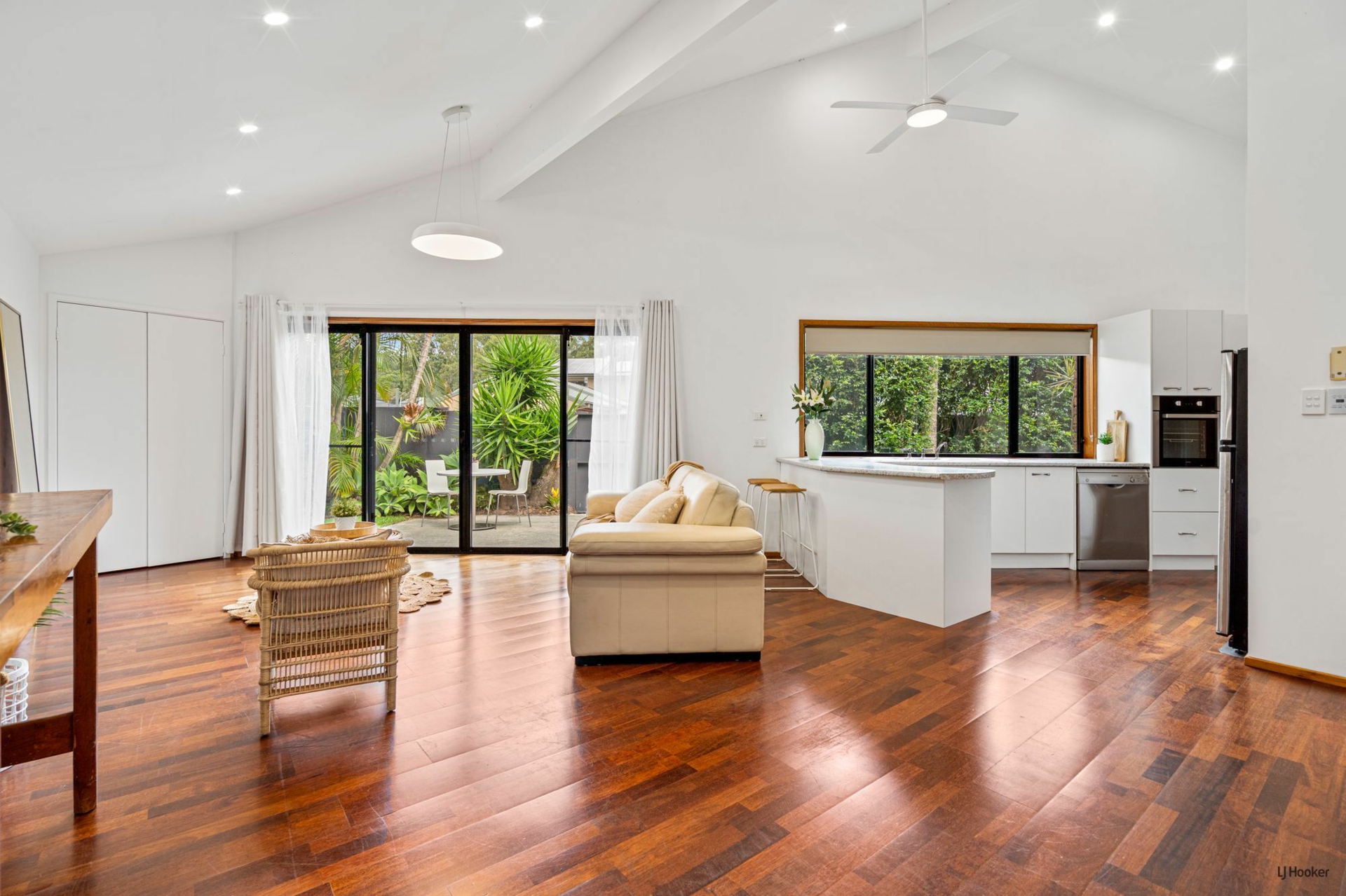 21 Whitsunday Drive, CURRUMBIN WATERS