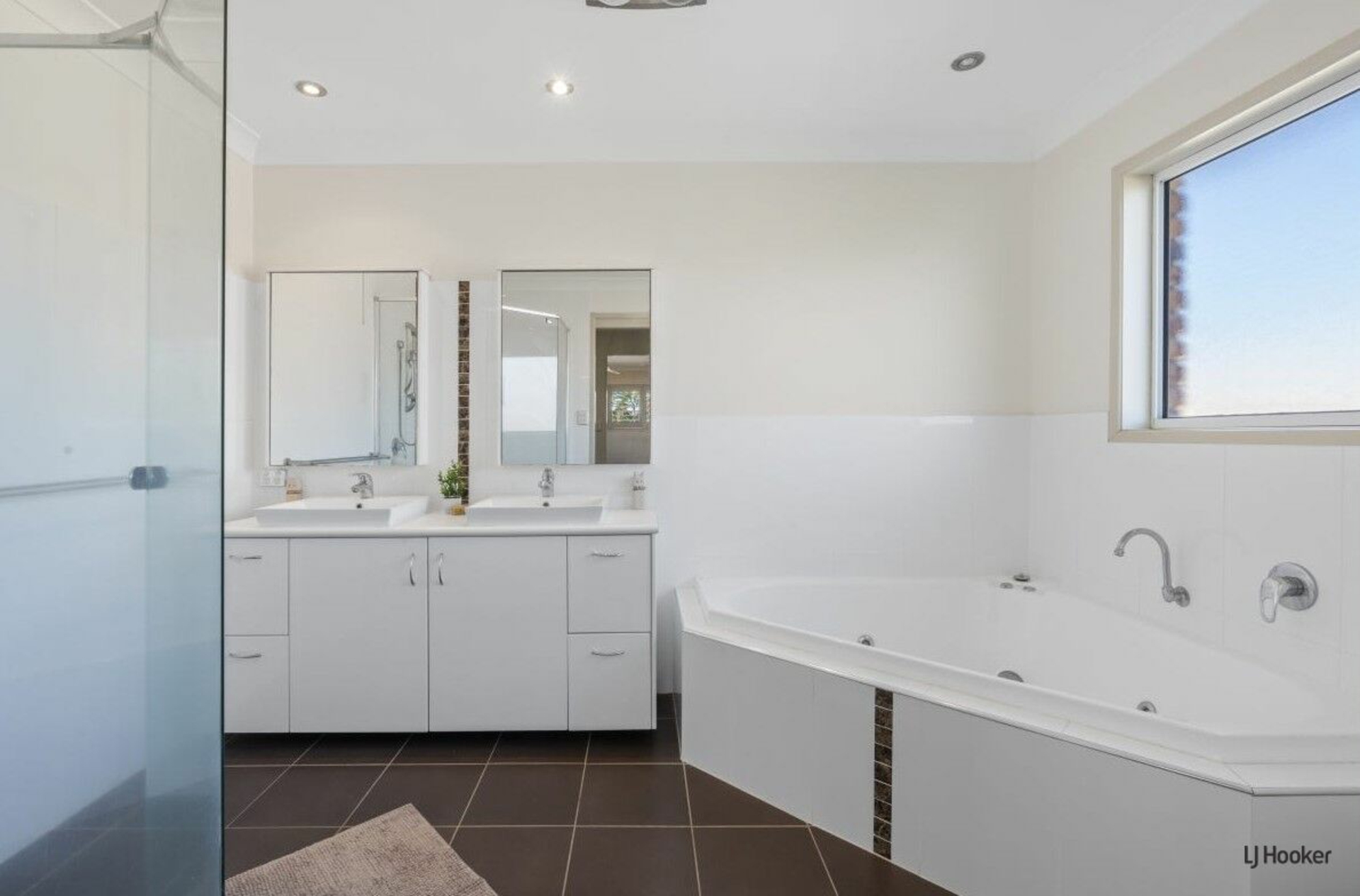 88 Newport Drive, ROBINA