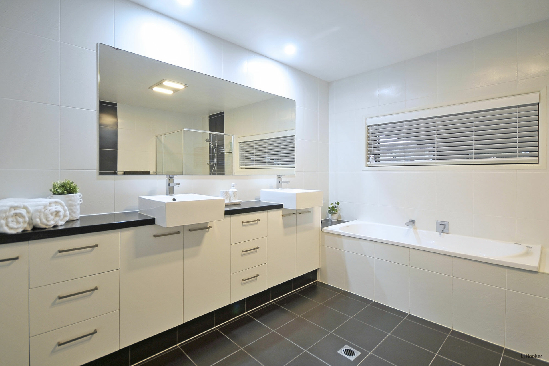 4 Keel Court, CURRUMBIN WATERS