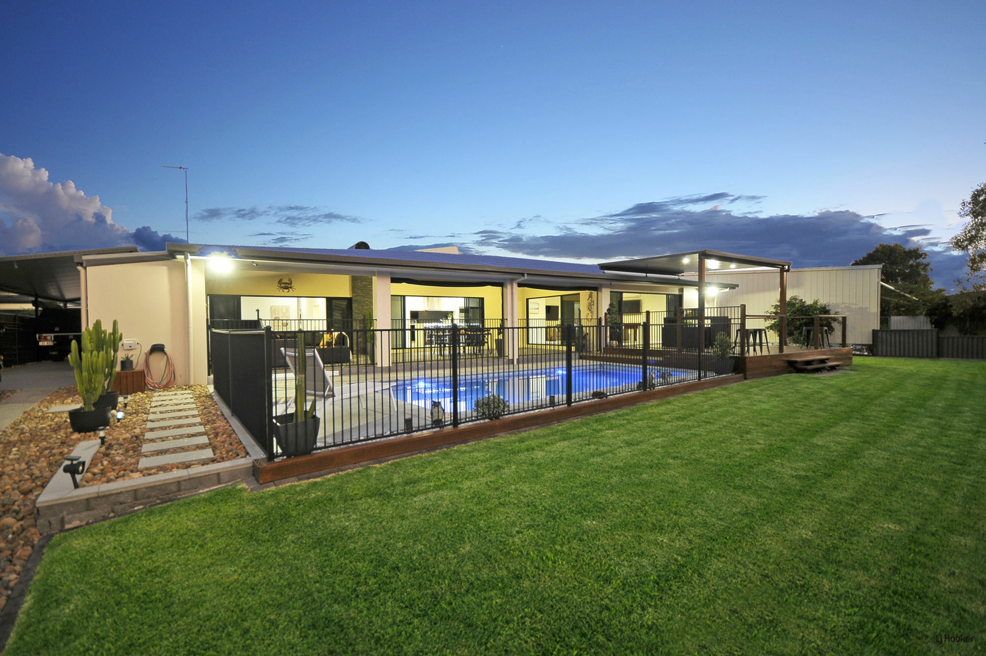 4 Keel Court, CURRUMBIN WATERS