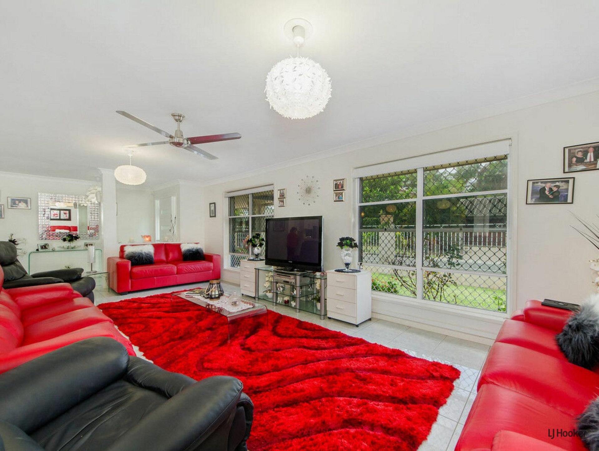 4 Casablanca Court, BURLEIGH WATERS