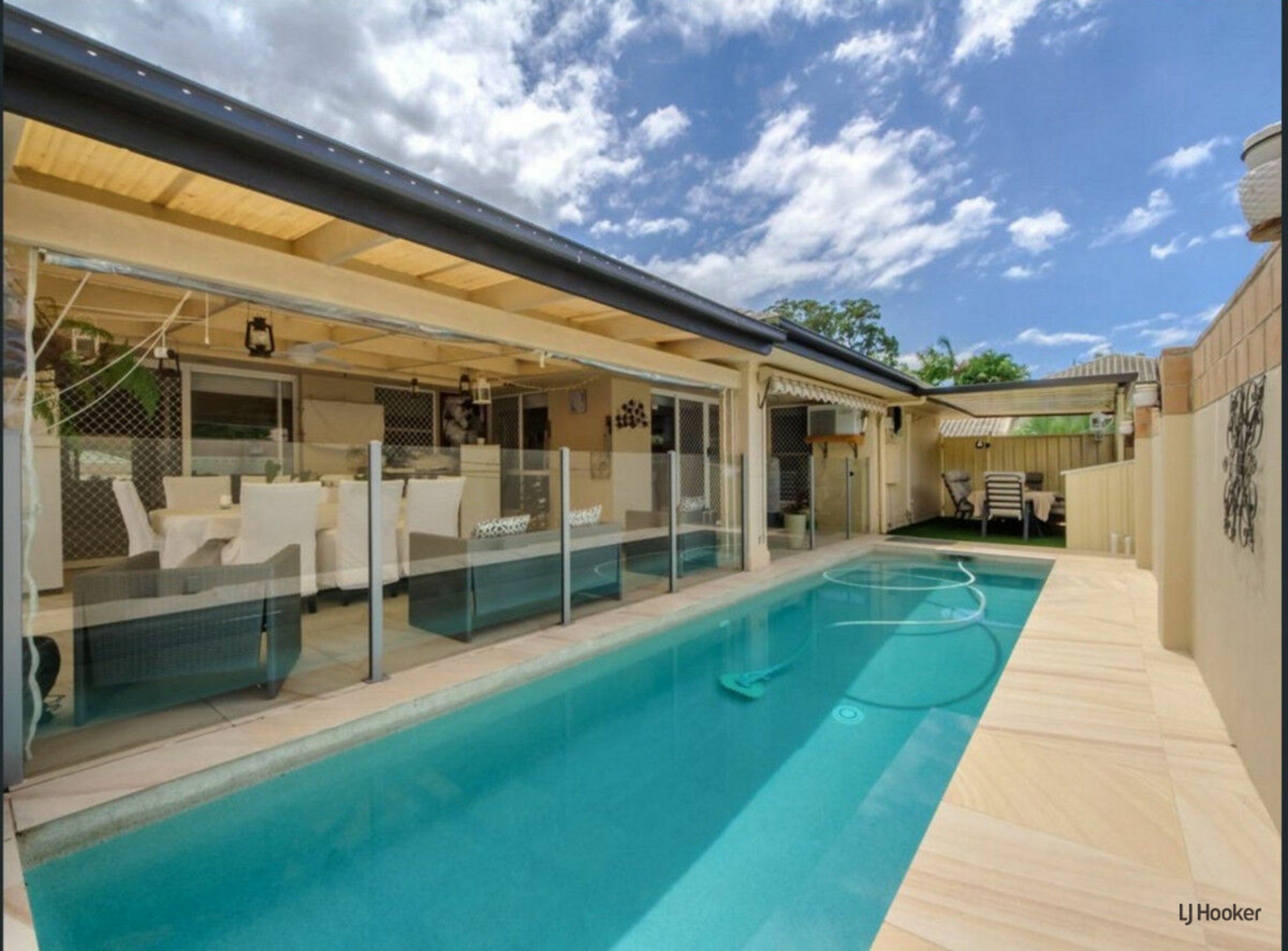 4 Casablanca Court, BURLEIGH WATERS