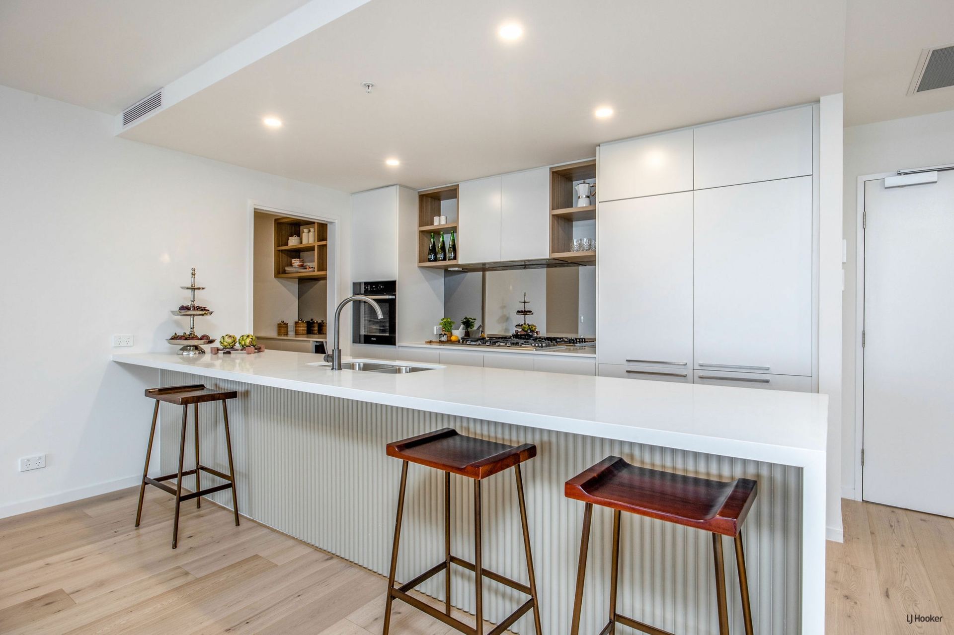10-12 Sickle Avenue, HOPE ISLAND