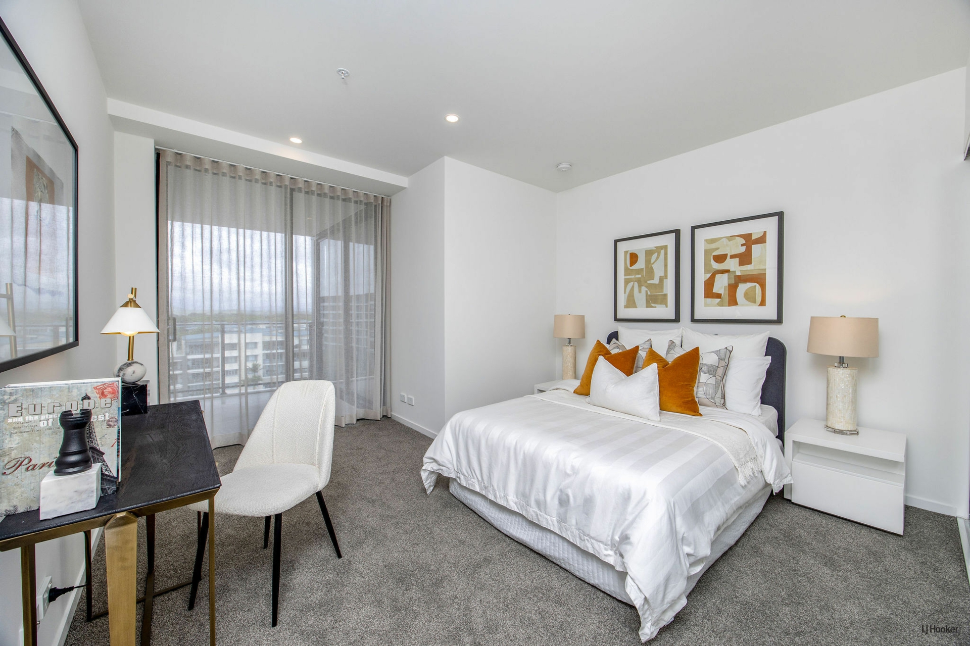 10-12 Sickle Avenue, HOPE ISLAND