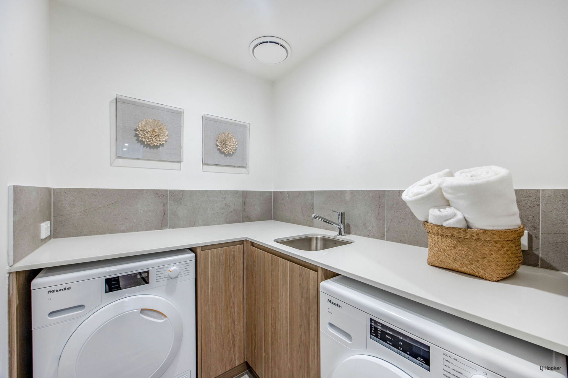 10-12 Sickle Avenue, HOPE ISLAND