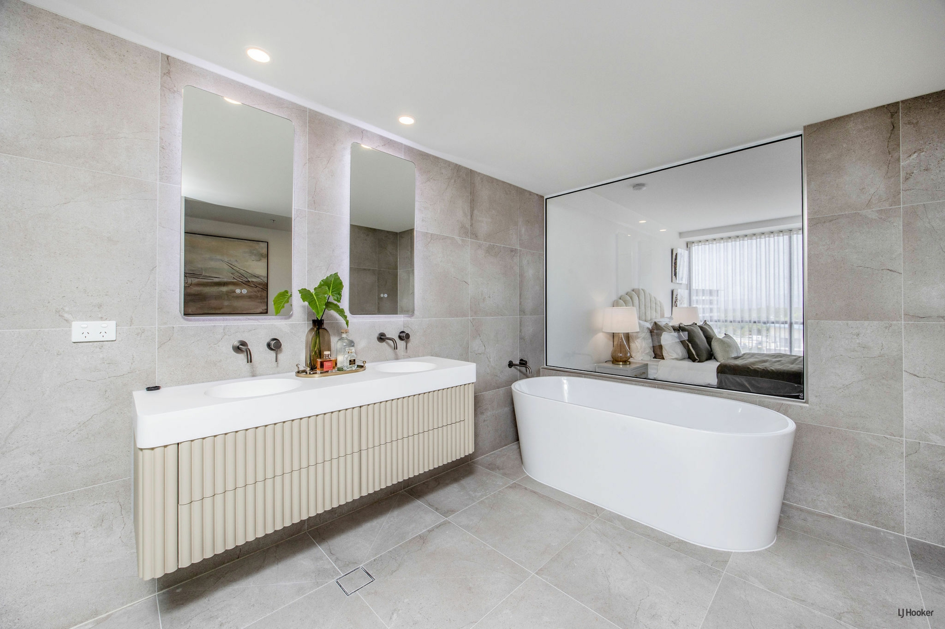 10-12 Sickle Avenue, HOPE ISLAND