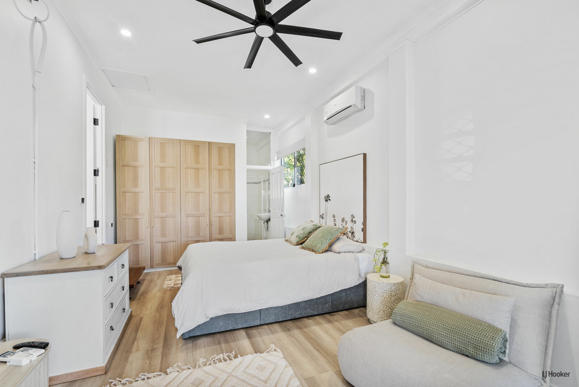 8 Drumfish Drive, CURRUMBIN WATERS
