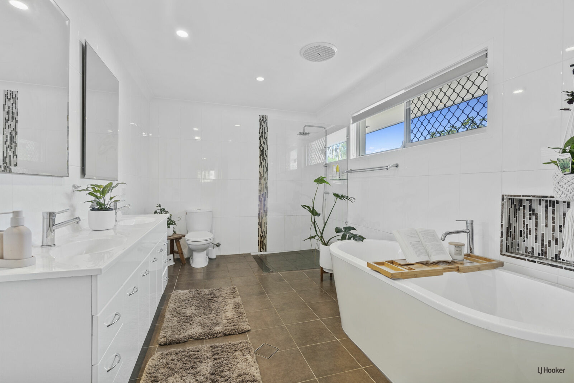 8 Drumfish Drive, CURRUMBIN WATERS