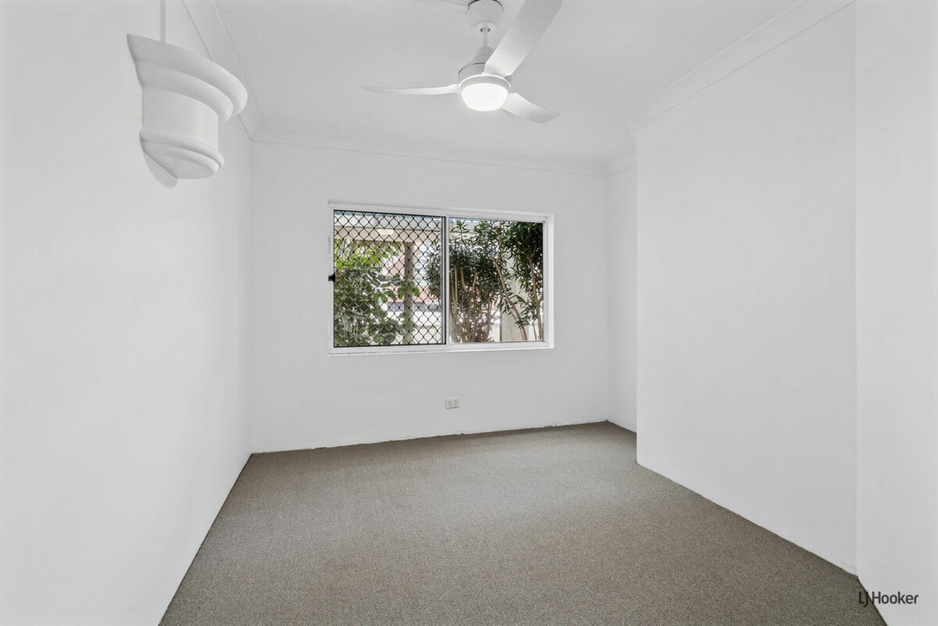 13/26 Old Burleigh Road — photo 5 of 12
