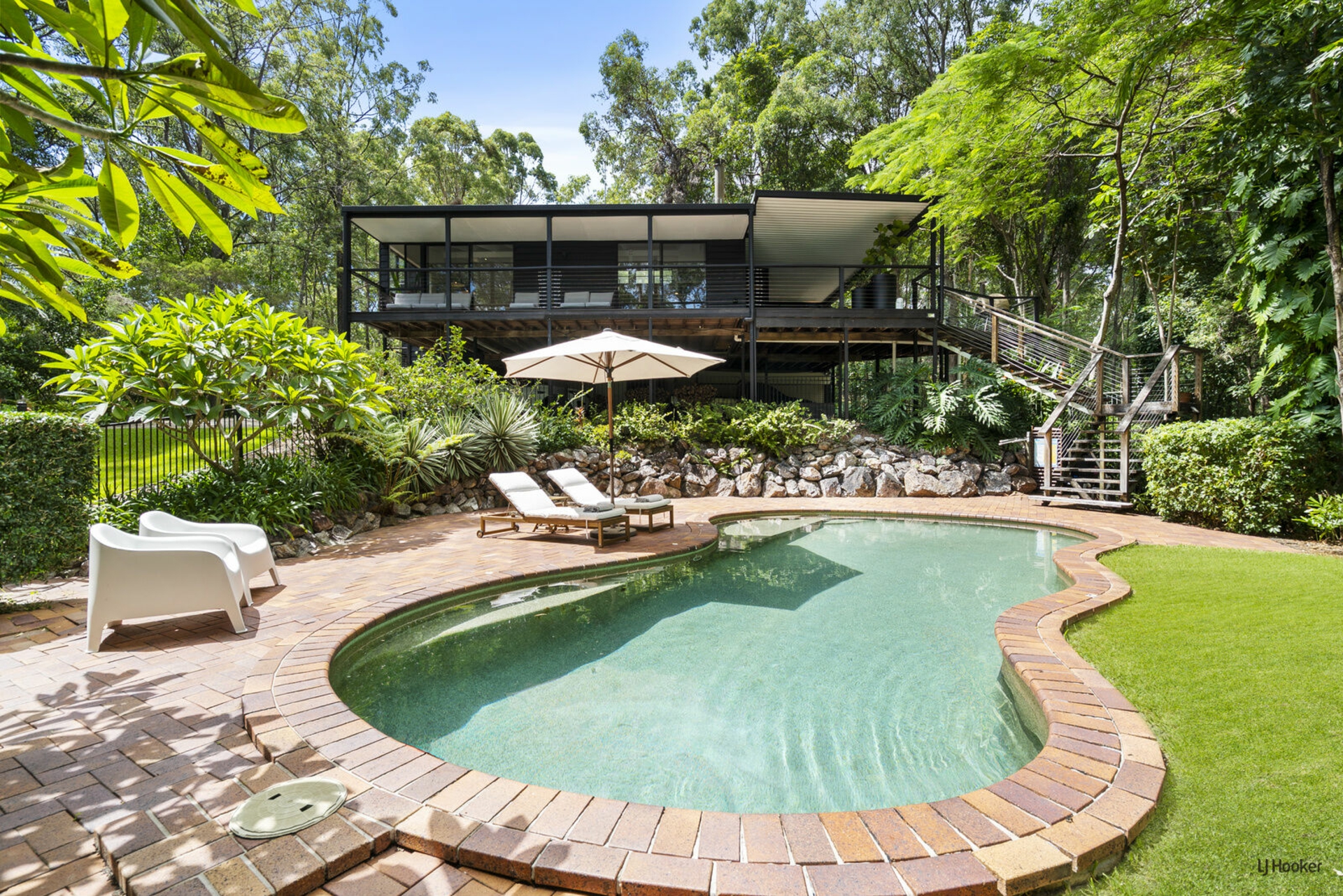 12 Cheshire Grove Elanora QLD
