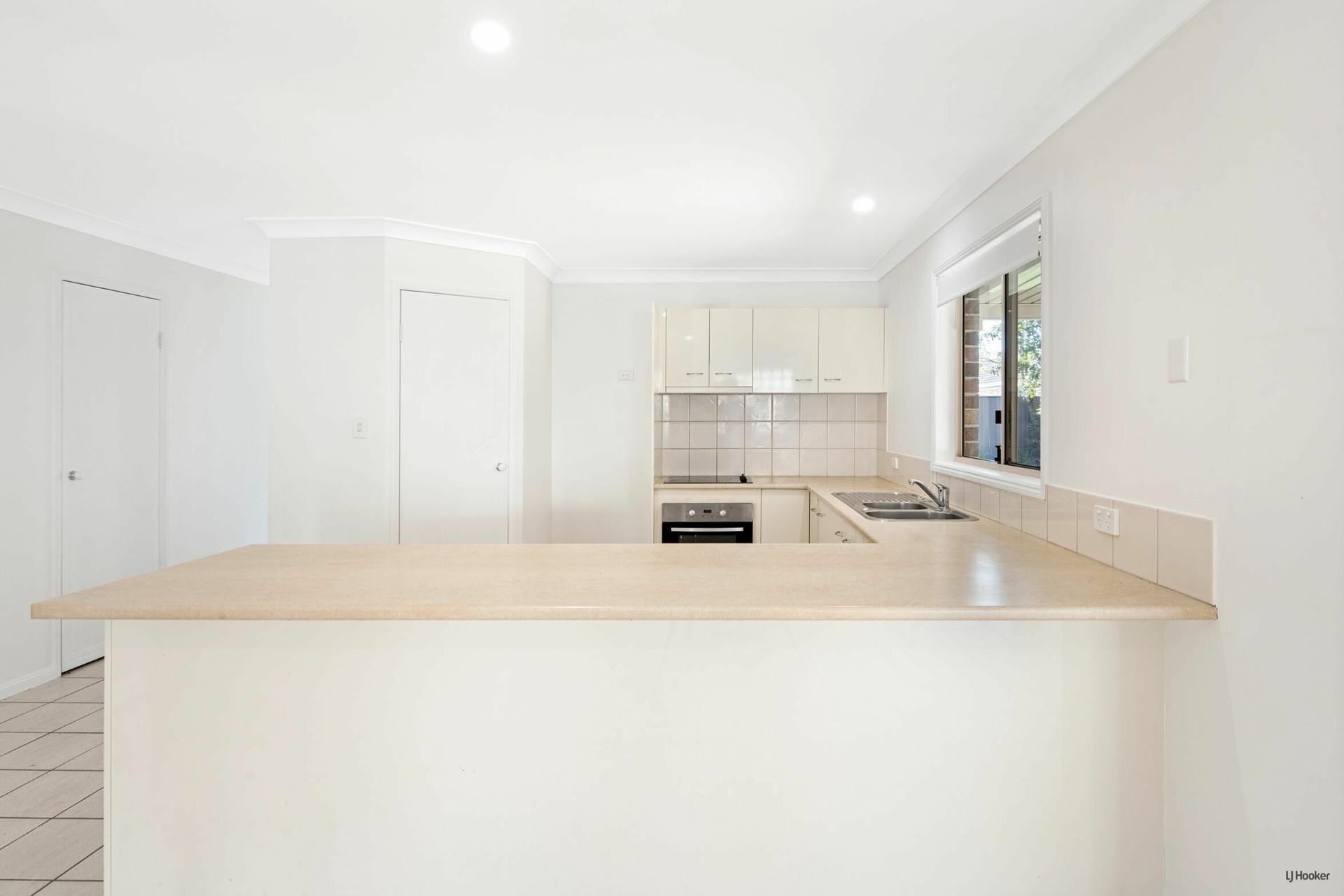 16 Chippendale Crescent — photo 9 of 19