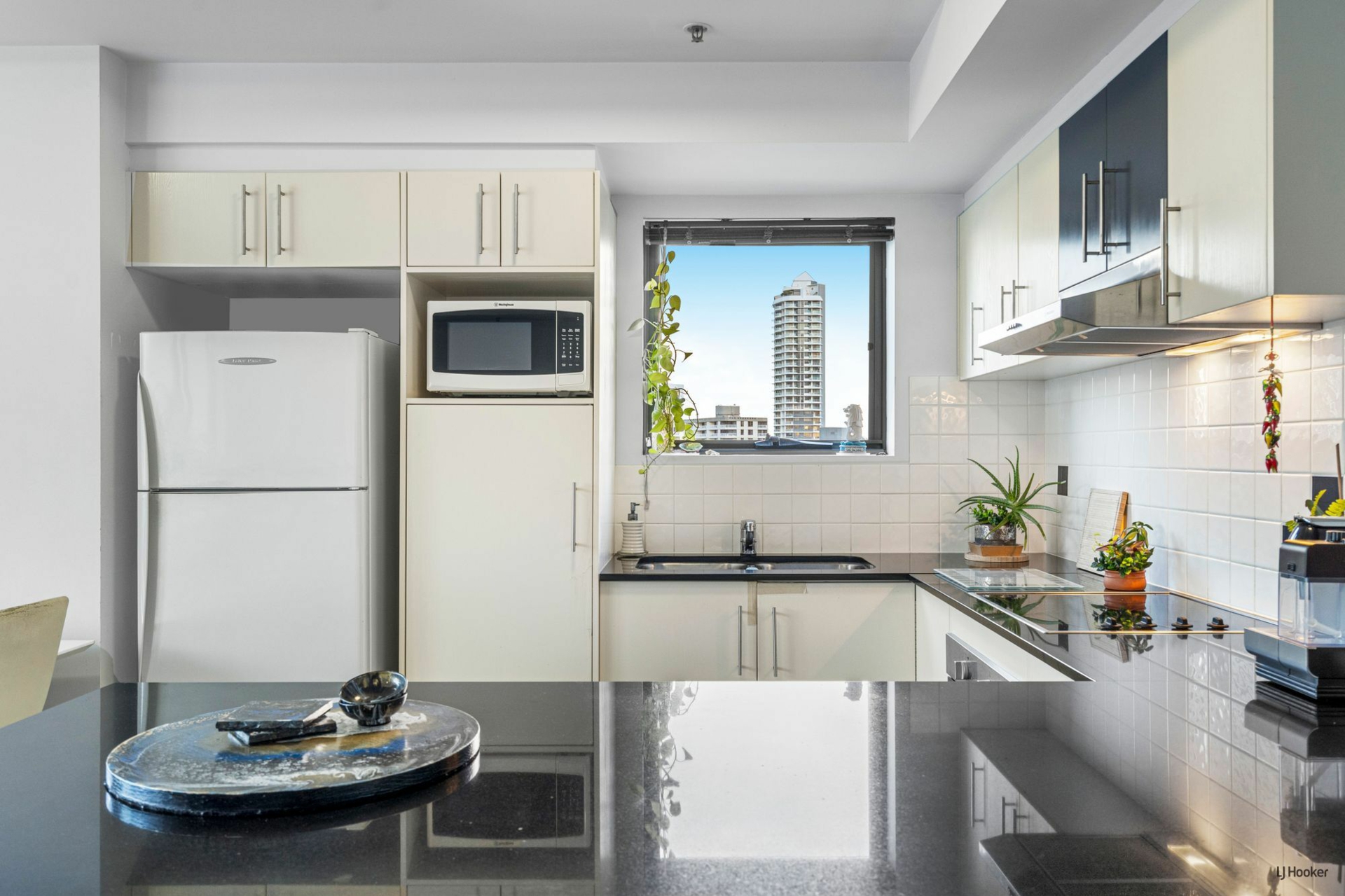 806/2865 Gold Coast Highway — photo 8 of 25