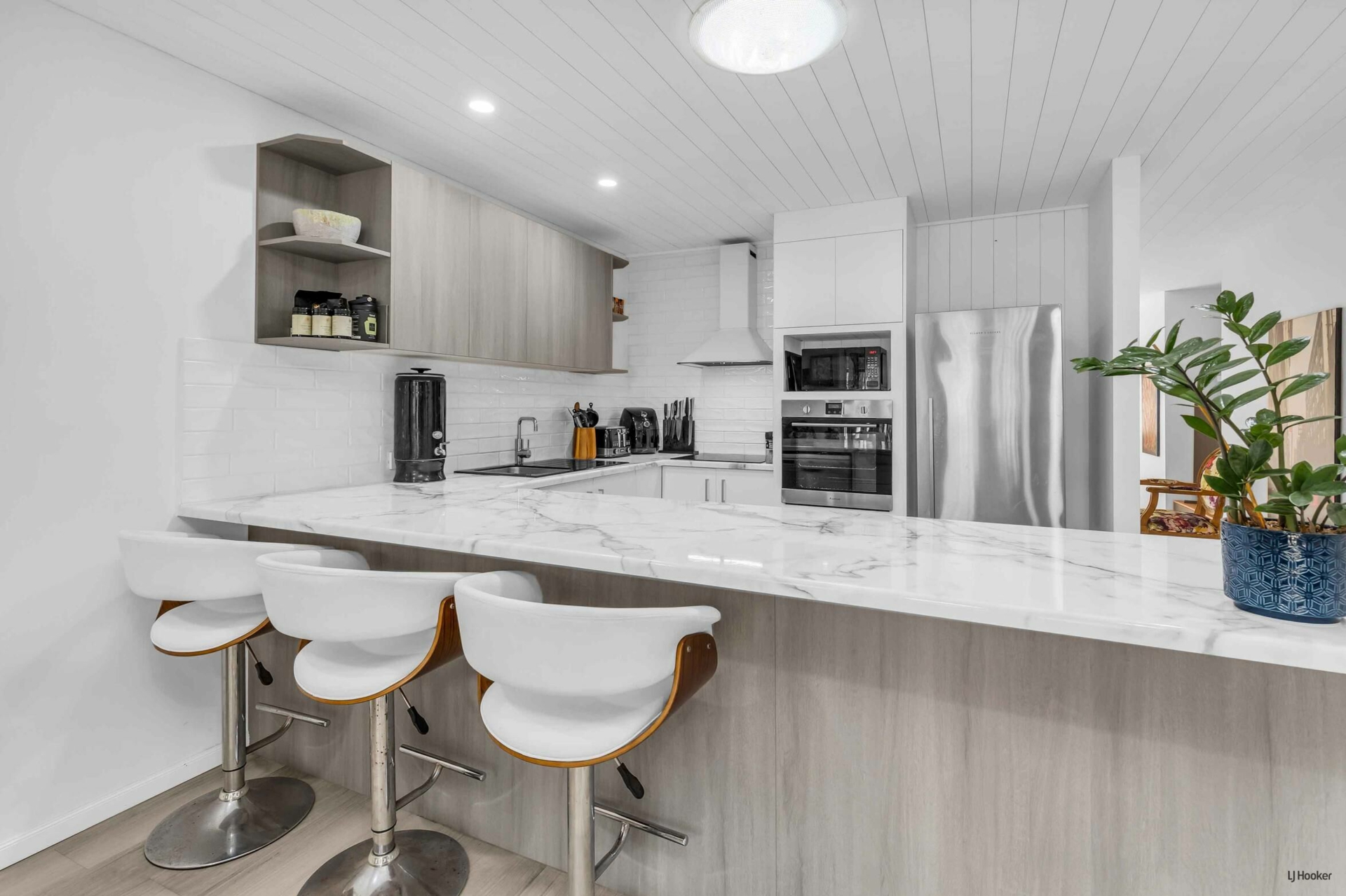 1/59 Treeview Drive — photo 2 of 14