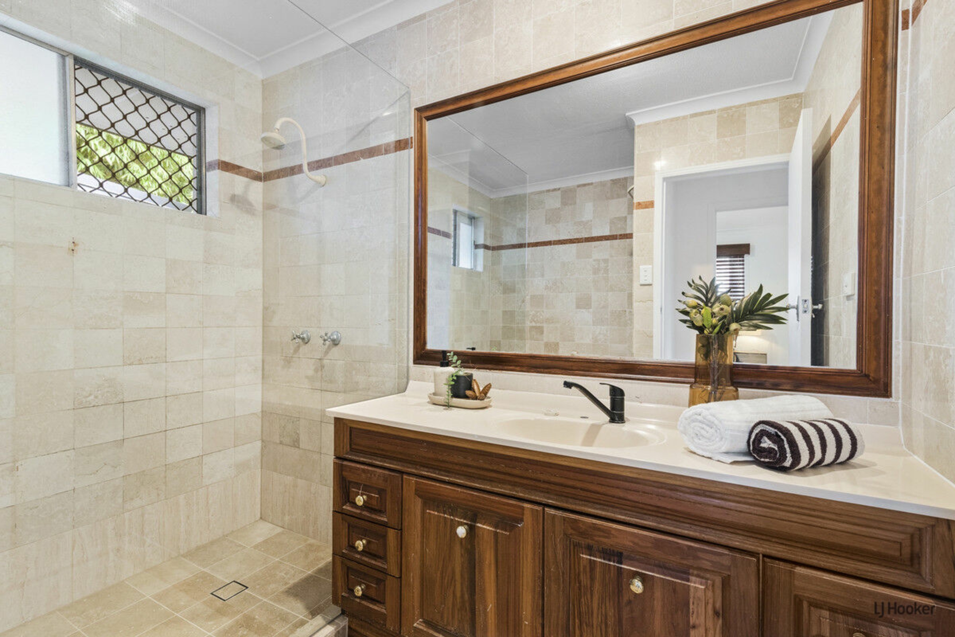 20 Carlyle Drive — photo 8 of 11