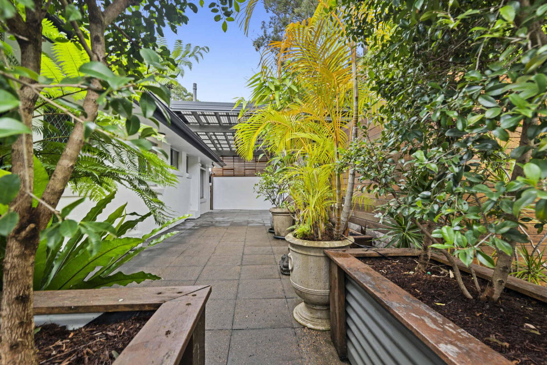 20 Carlyle Drive — photo 9 of 11