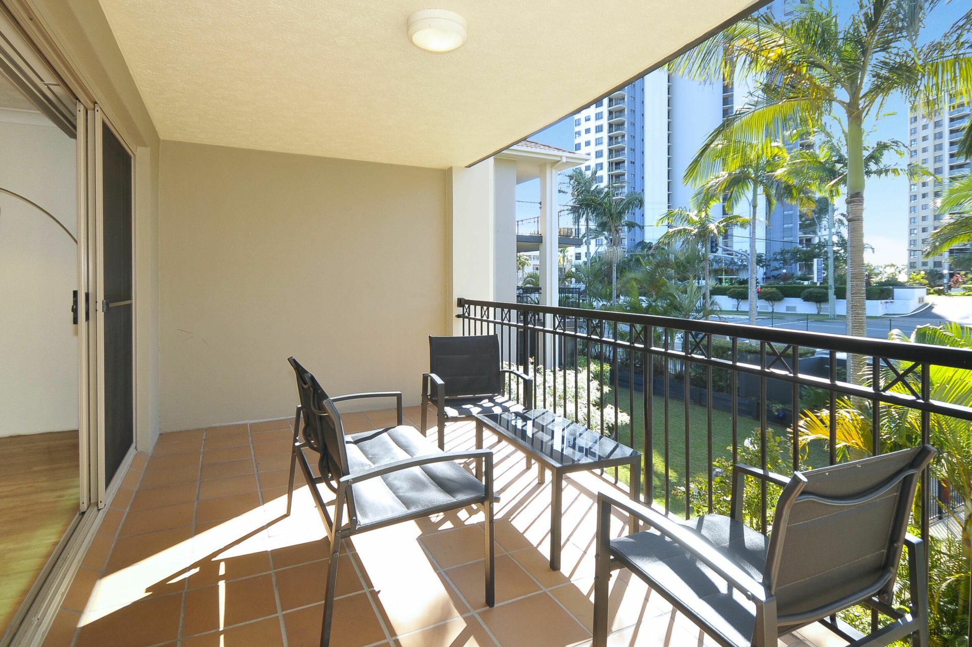 10/1040 Gold Coast Highway — photo 4 of 29