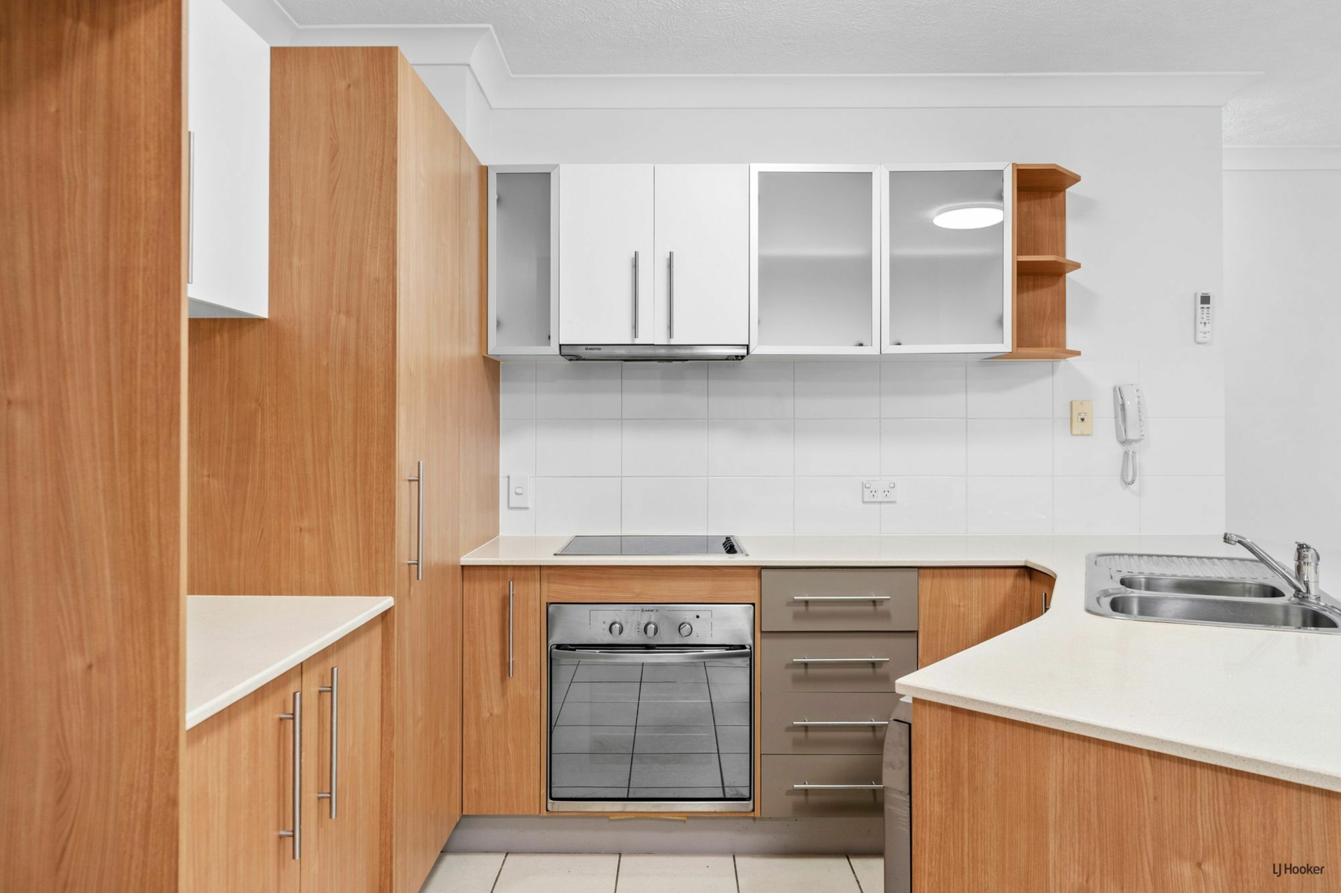 2/66-68 McLean Street — photo 3 of 15